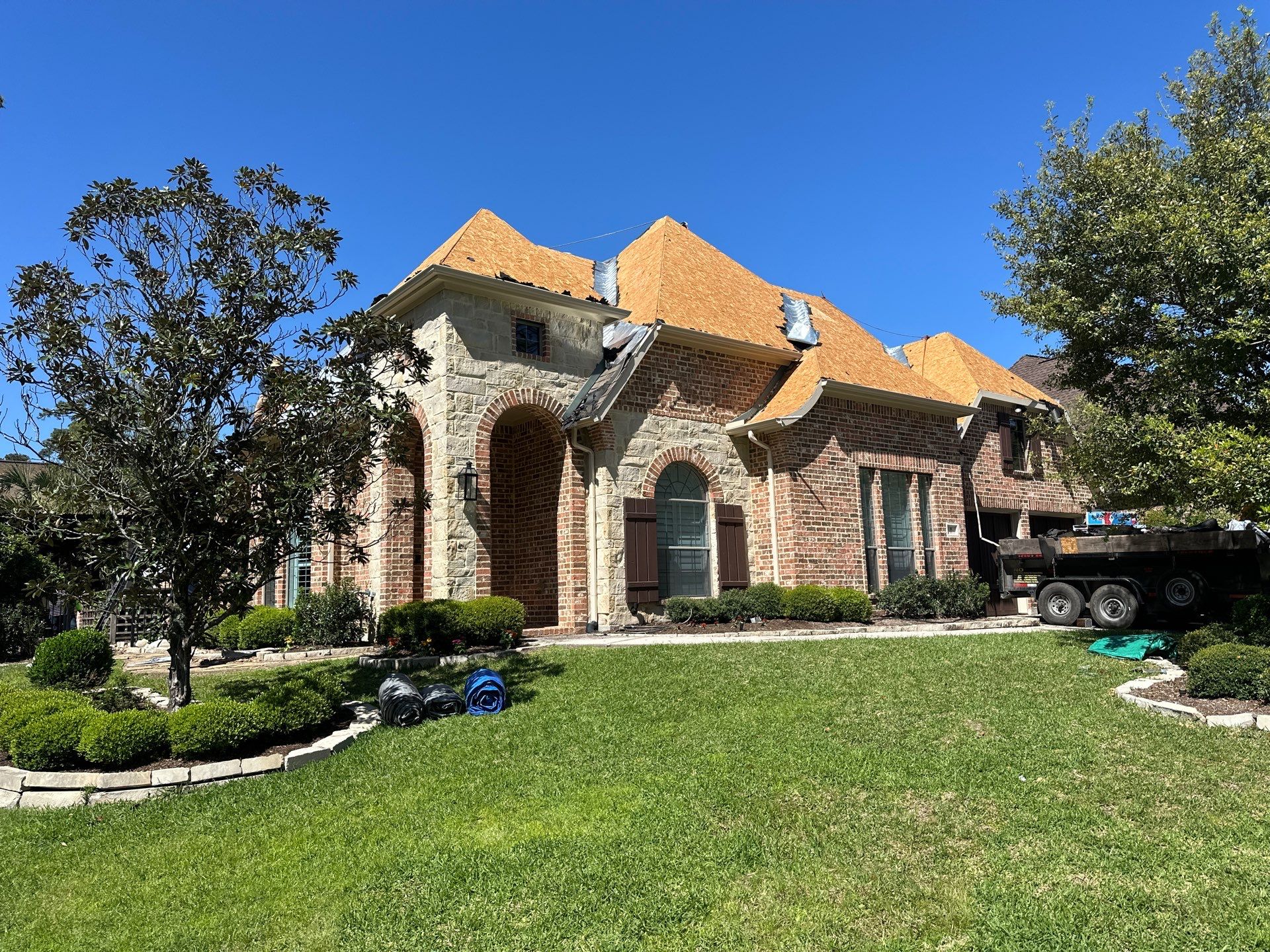 Covered Patio Remodel in The Woodlands by SophAlx LLC