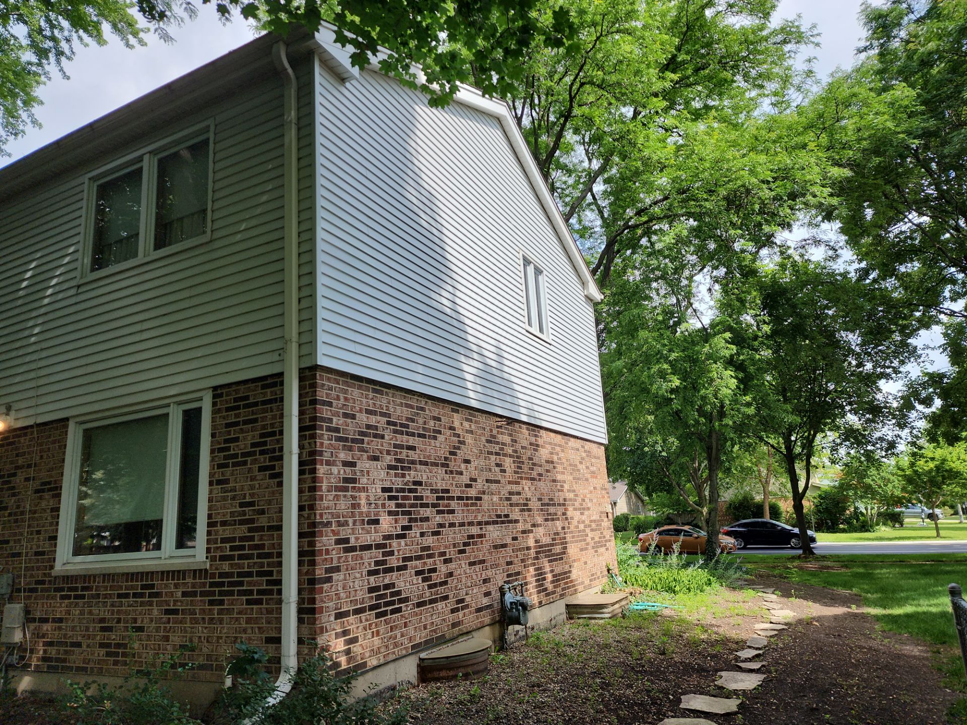 Palatine house wash and concrete power washing by Northern Power Washing LLC.
