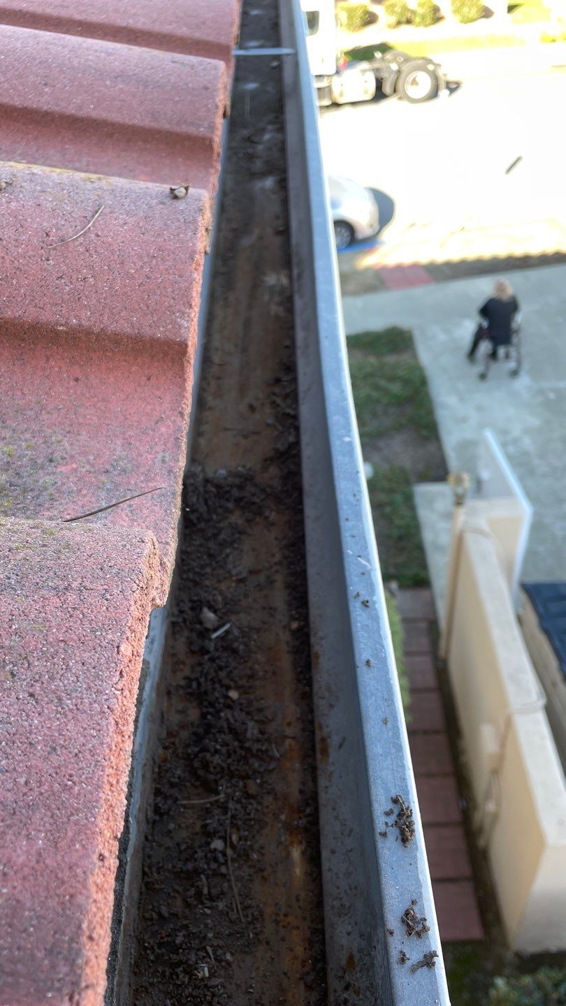 12-Unit HOA Gutter Cleaning in San Jose by All One Solar Shine