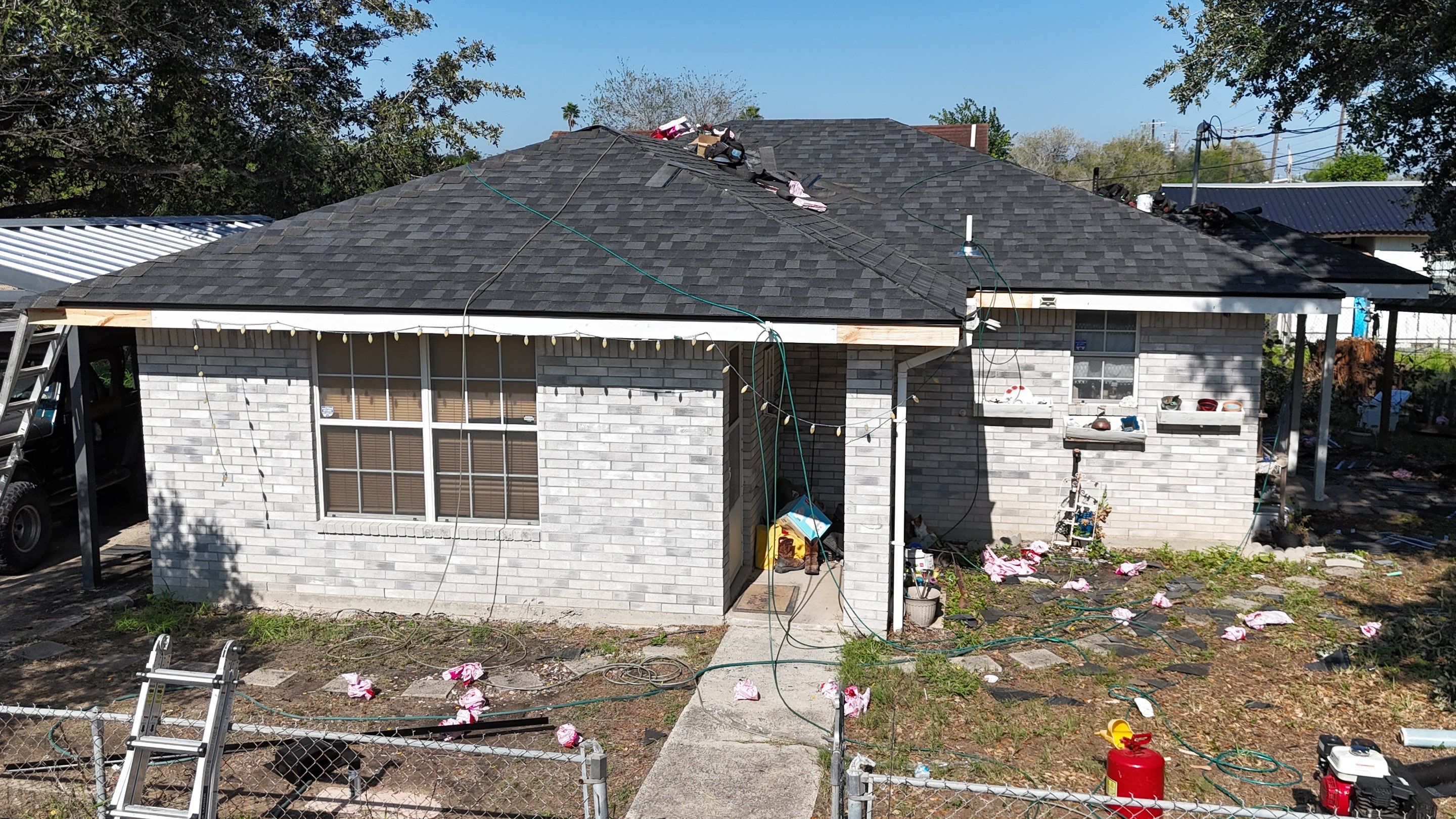 Oakridge Onyx Black in Elsa, Tx by PMG Home LLC