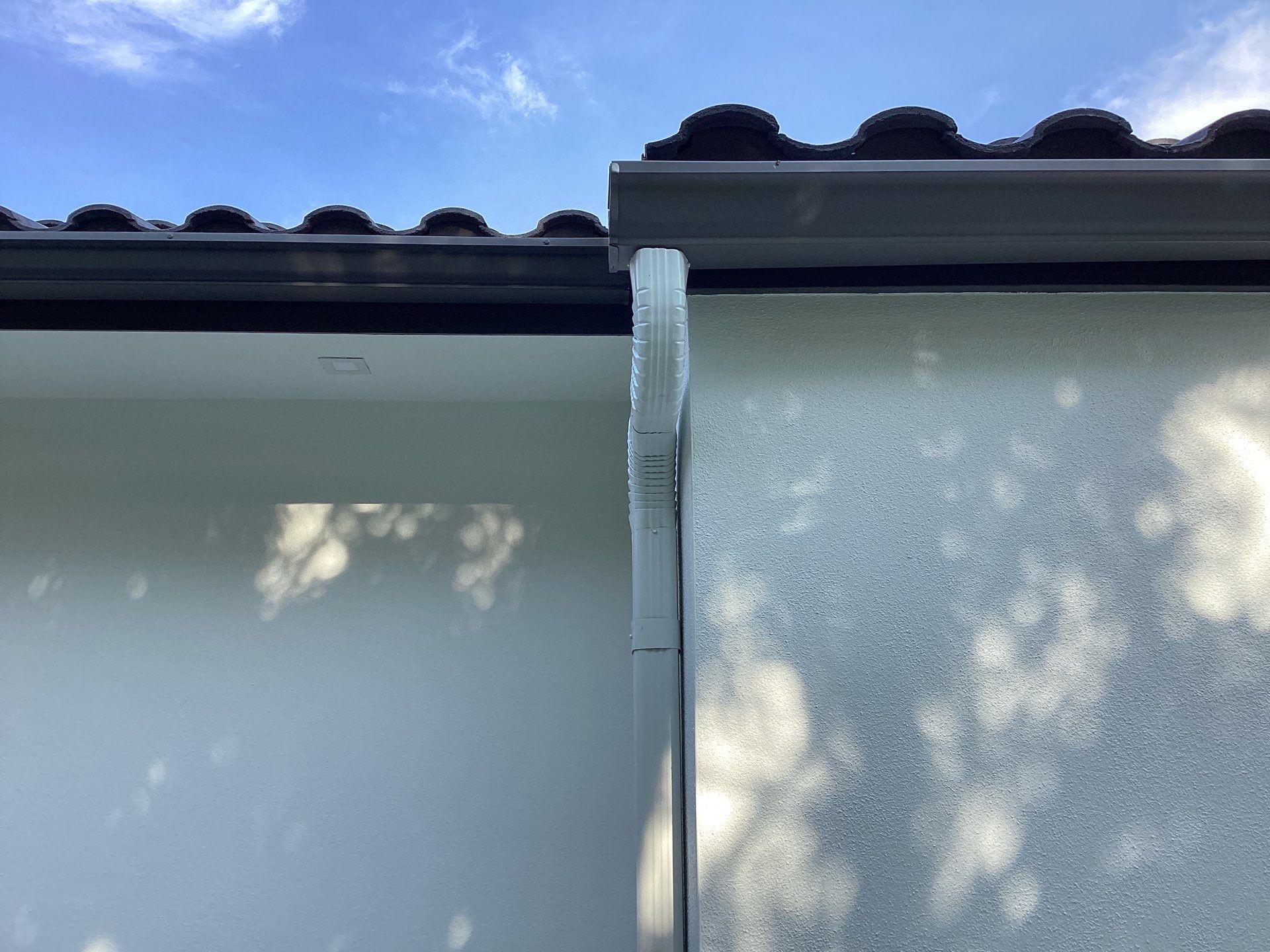 6 Inch Seamless Gutters using bronze gutters in Sarasota FL by Gutter Professors