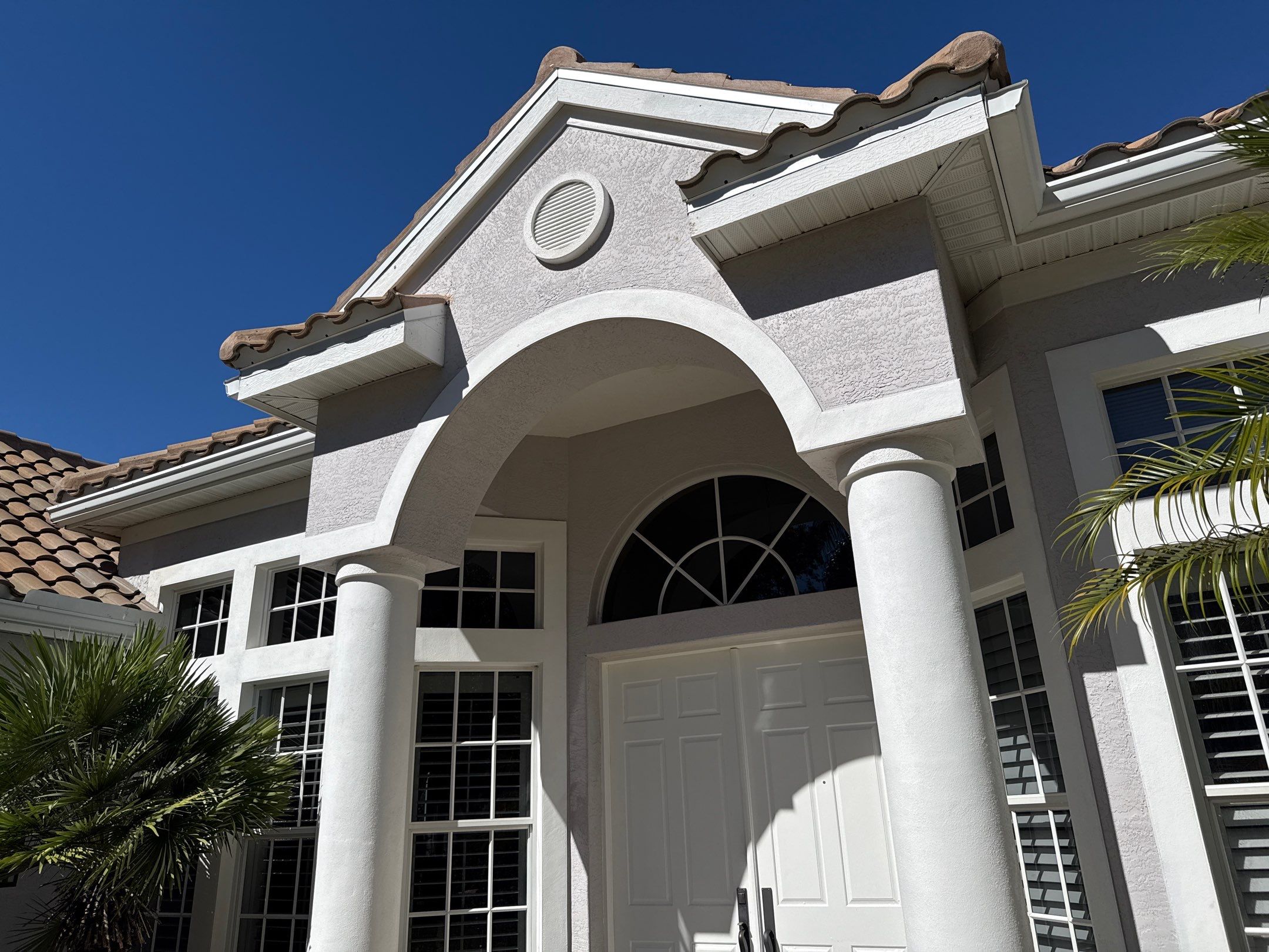 House Wash, Pool Deck & Screen Enclosure Cleaning | University Park, Sarasota FL by Sunshine AquaWash