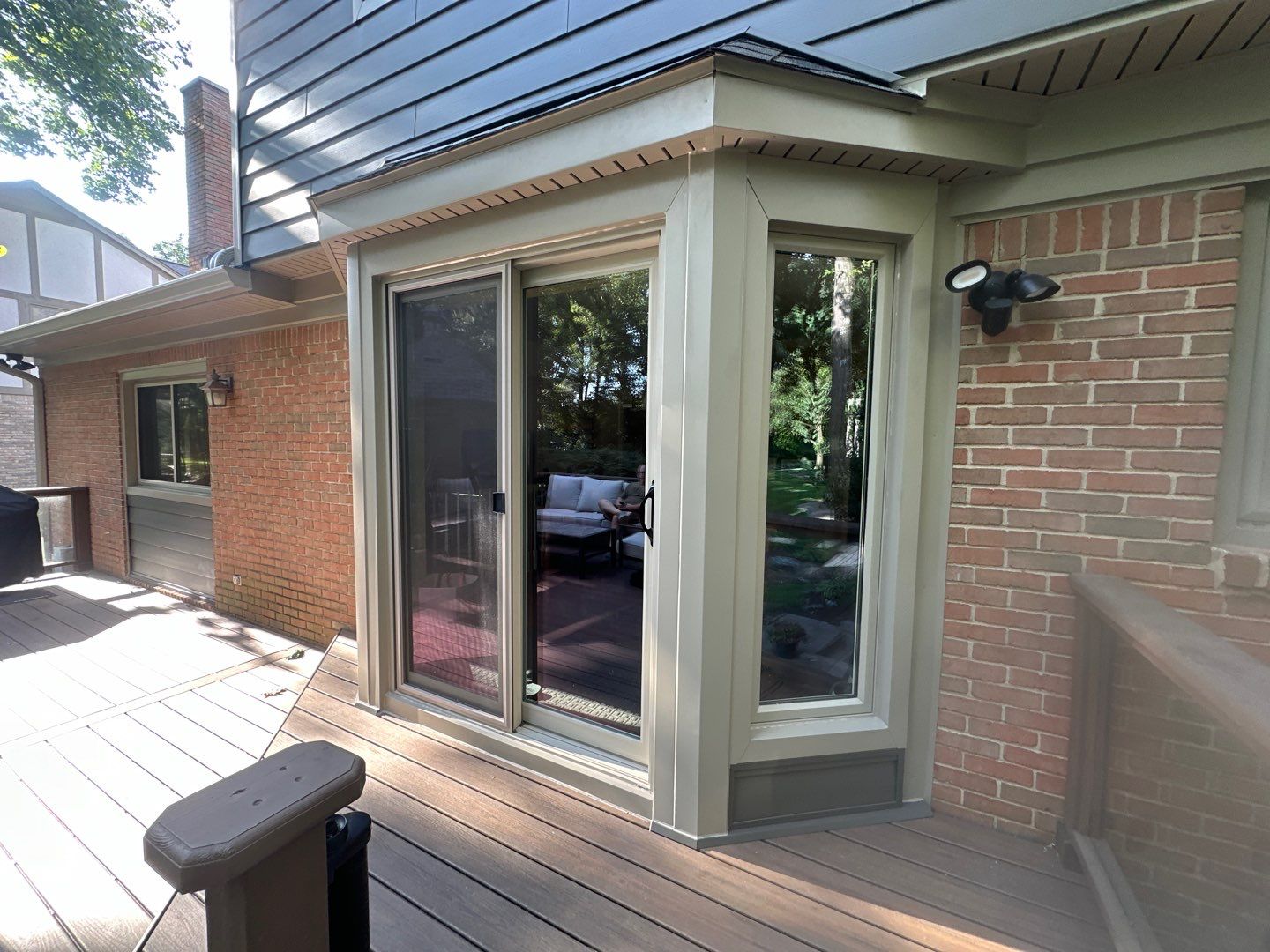 Roof Replacement using Owens Corning Peppercorn and Siding Replacement using Ascend Charcoal Smoke by 180 Contractors