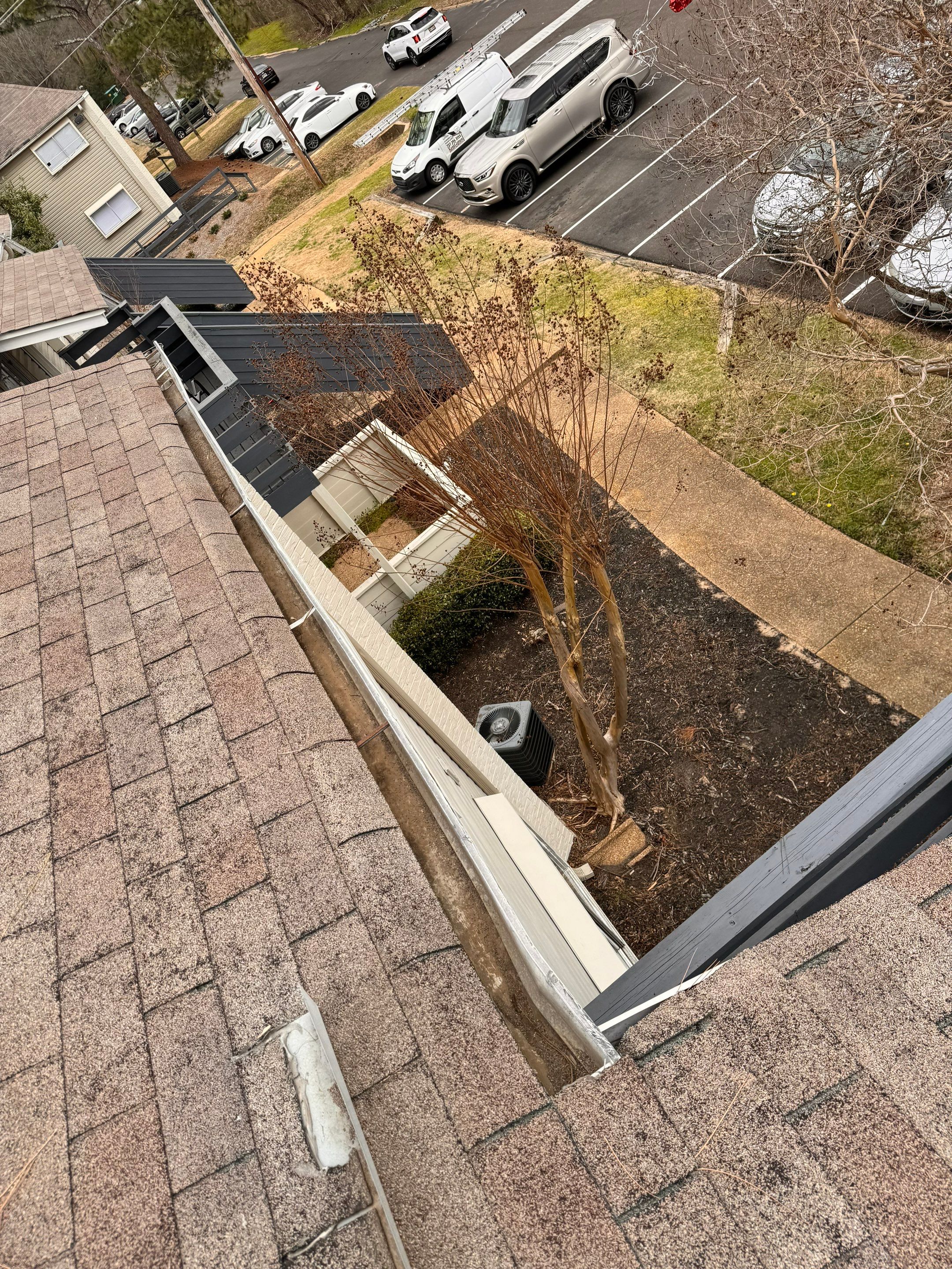 Commercial gutter cleaning Jackson after photo with clean gutters