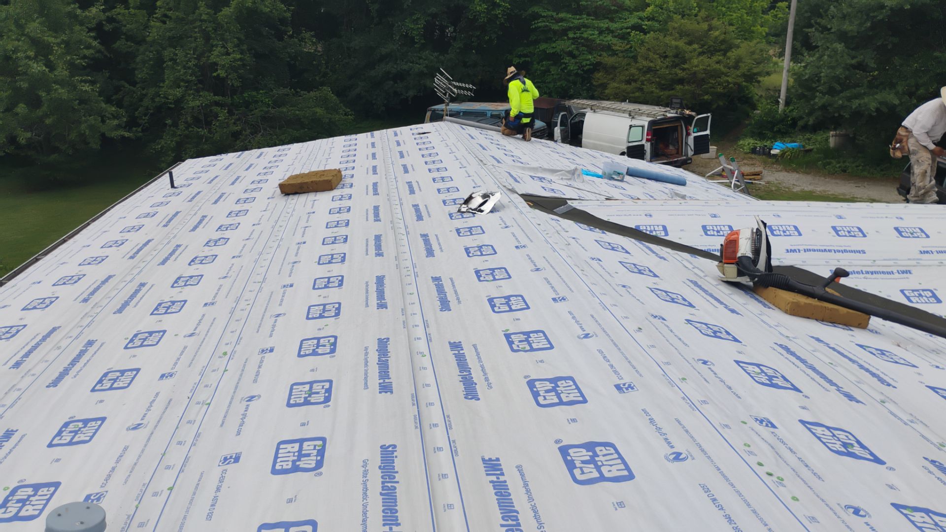 Taylor Roof by BROCK BUILDERS 