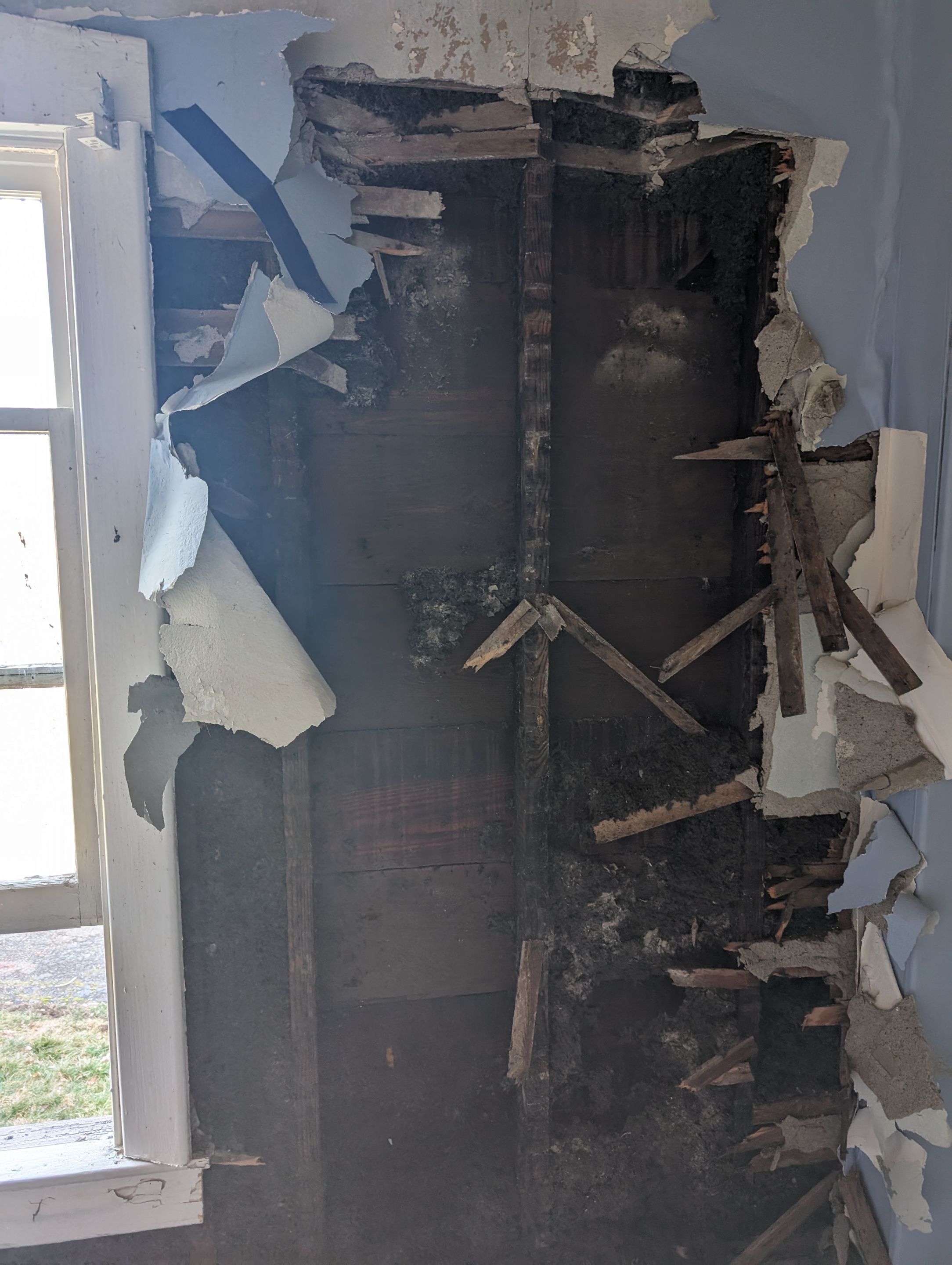 Emergency Service Water Mitigation in Louisville, KY by ANR Restoration