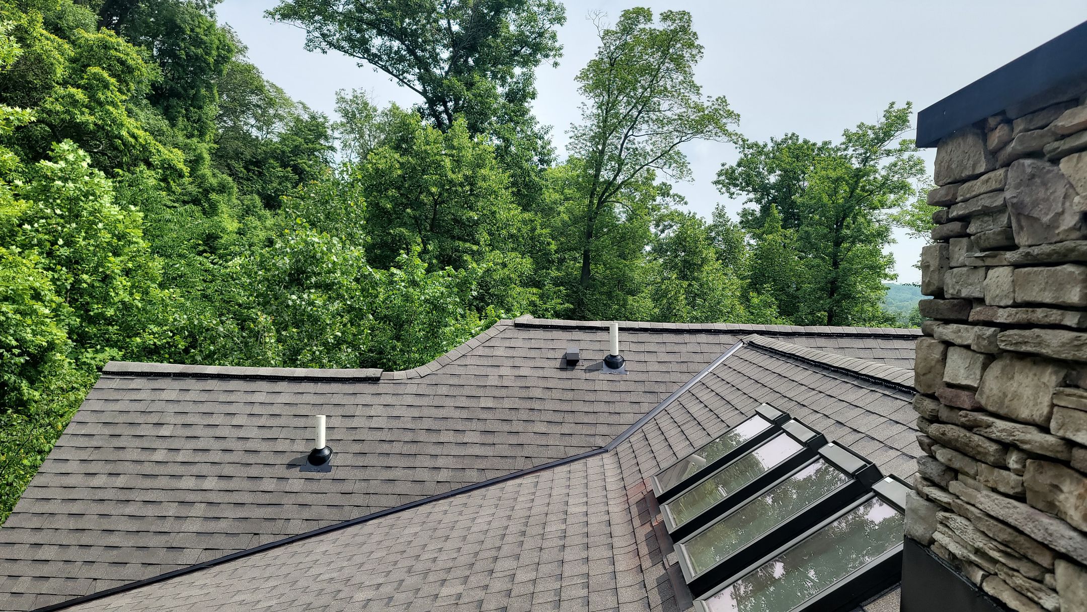 ATLAS PINNACLE HP W/SCOTCHGARD COLOR: WEATHERED WOOD by Eagle Eye Roofing