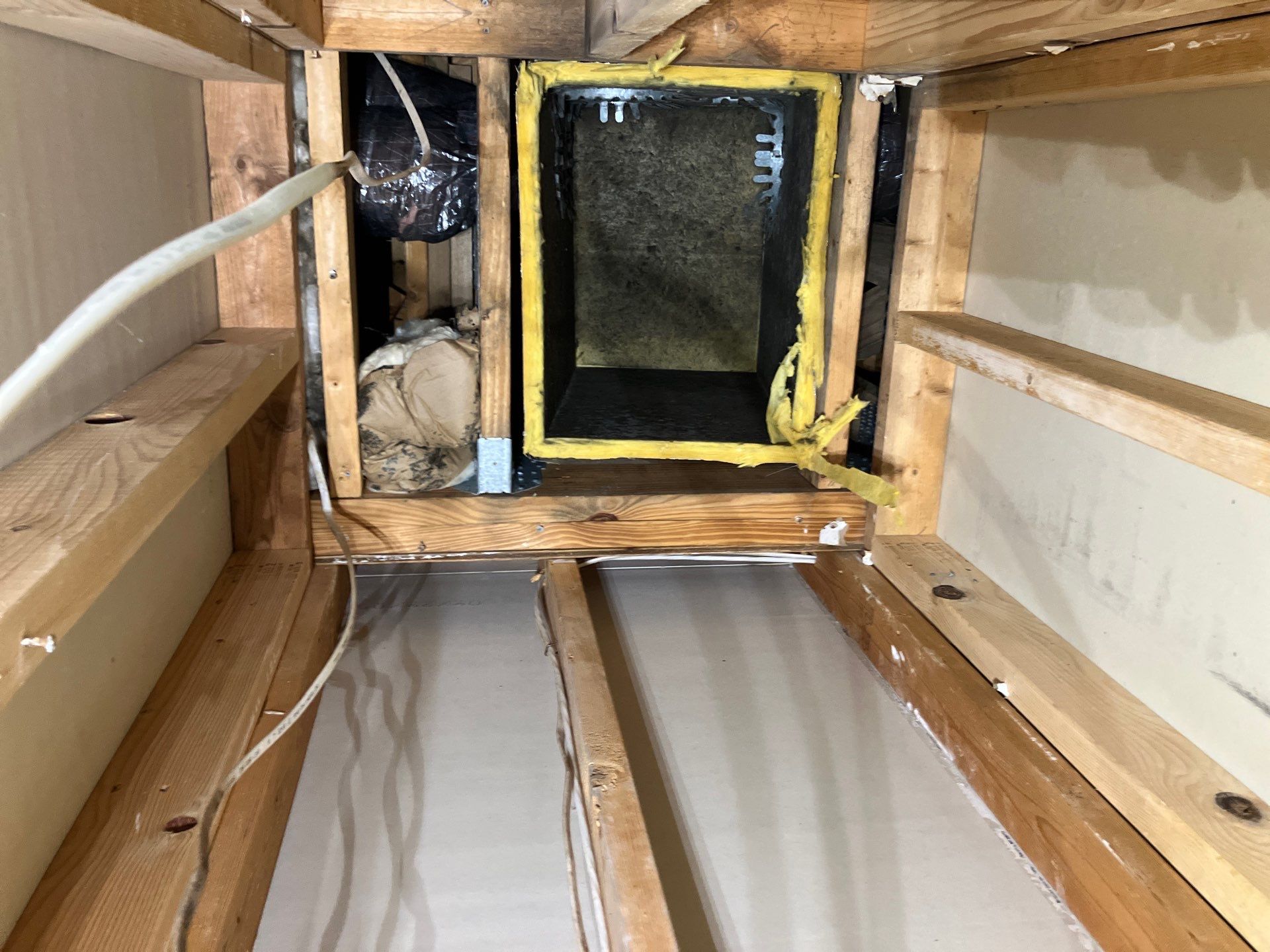 Holmes Beach AC Mold Deep Cleaning by Ampm Restoration Services
