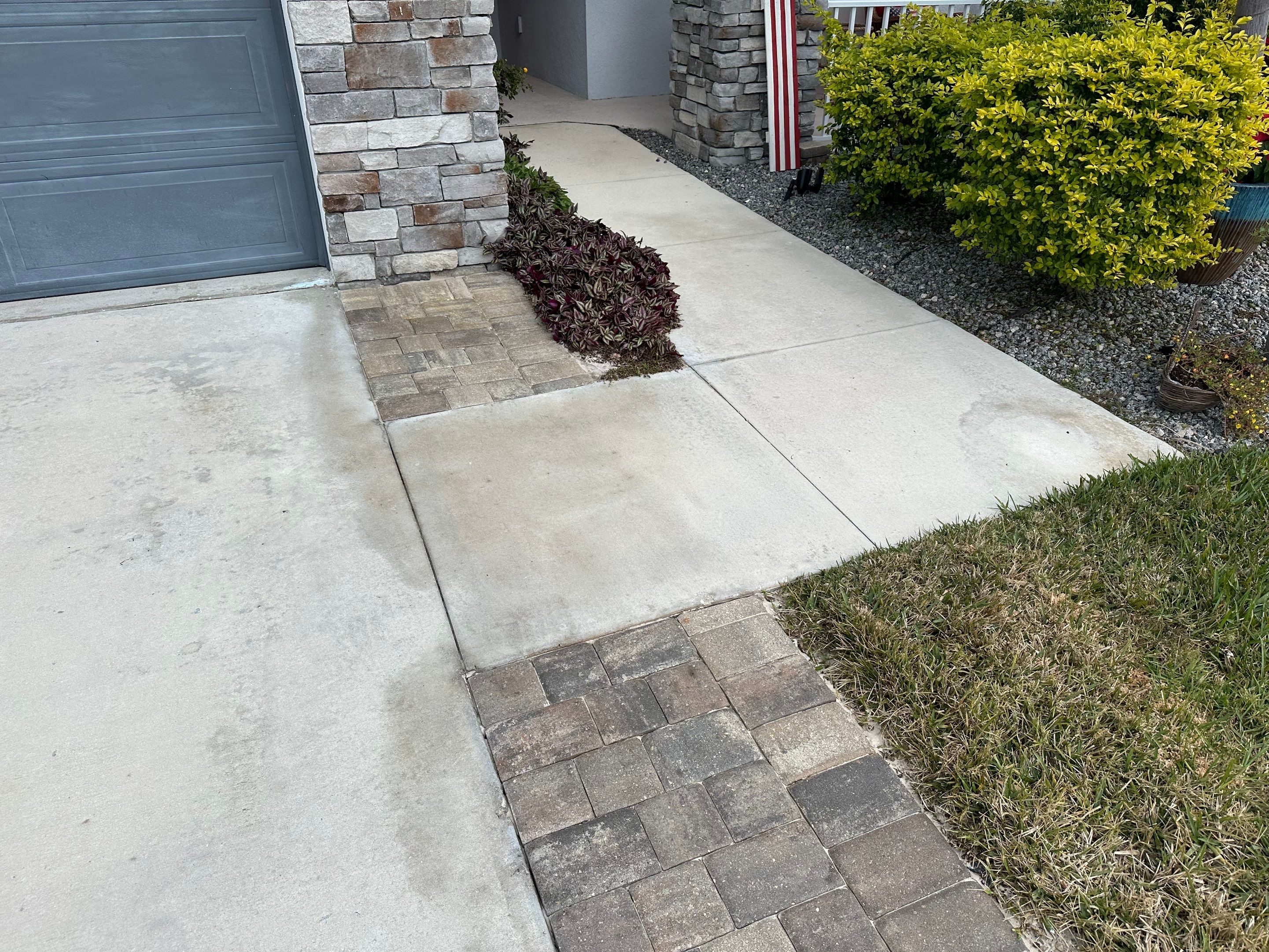Roof Cleaning, Driveway Cleaning & Paver Patio Cleaning in Willow Palms Estates, Palmetto, FL | Sunshine AquaWash by Sunshine AquaWash