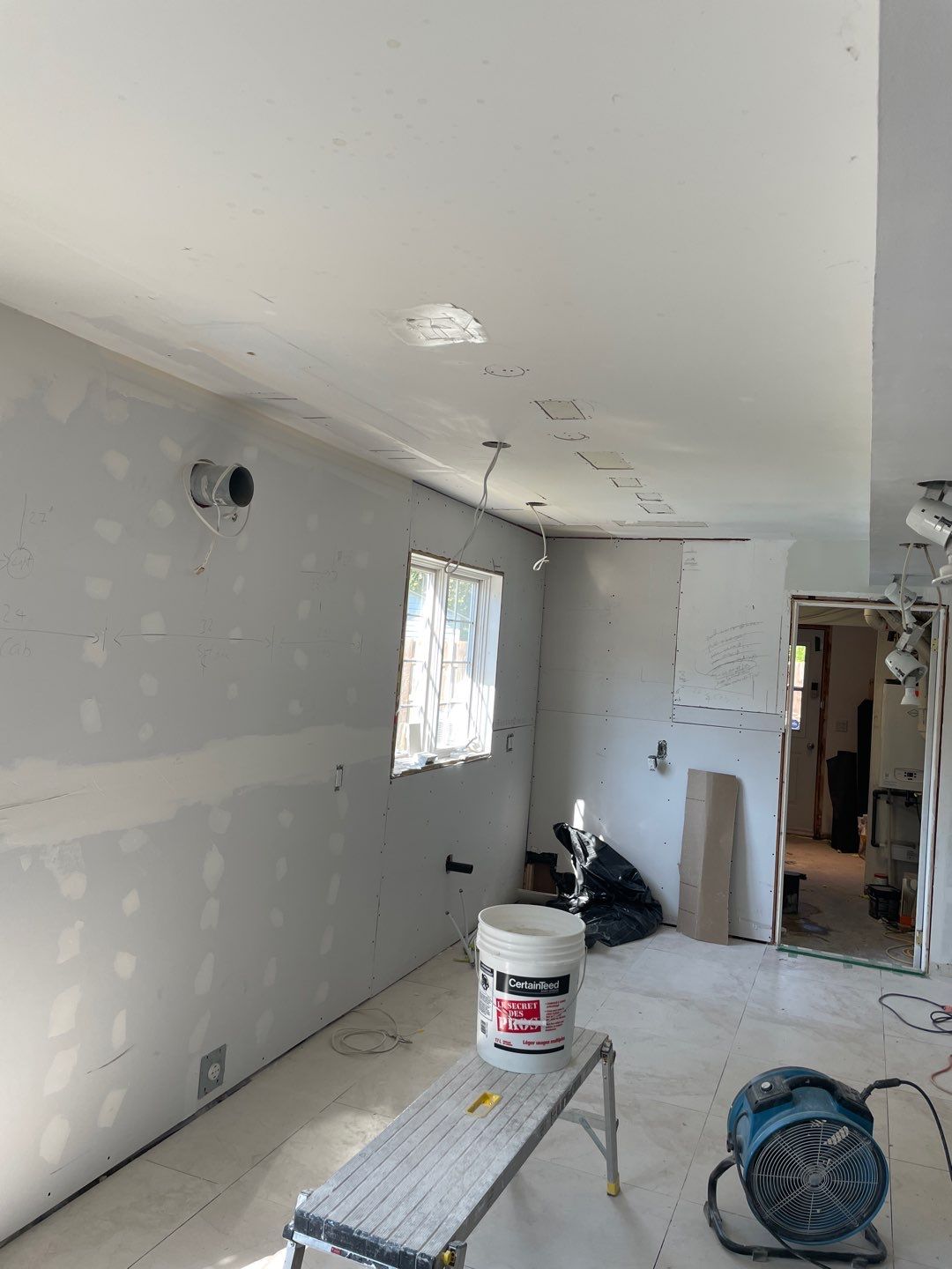 Kitchen remodel  by Eco-Nature Construction Inc.