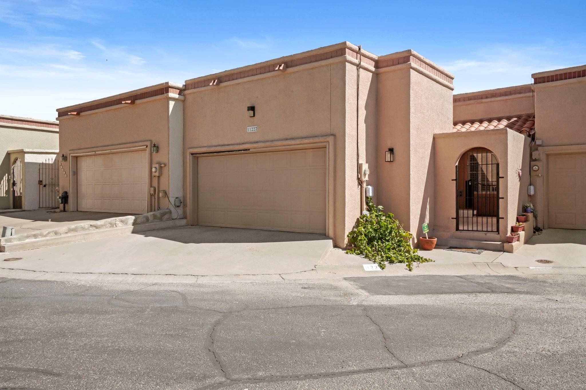 Luxury condo remodel by the golf course by Castro Brothers Solutions