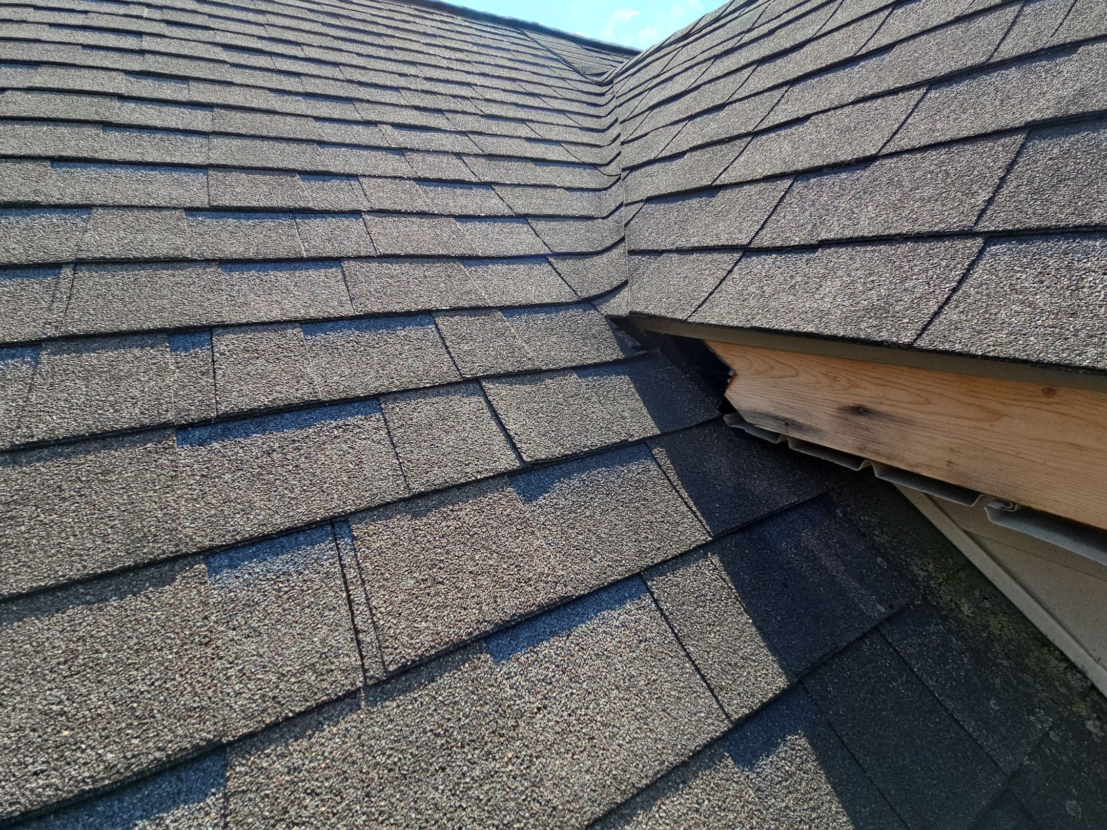 ATLAS PINNACLE COLOR: WEATHERED SHADOW by Eagle Eye Roofing