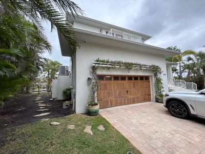 6-Inch White Seamless Gutters Installation in Siesta Key FL