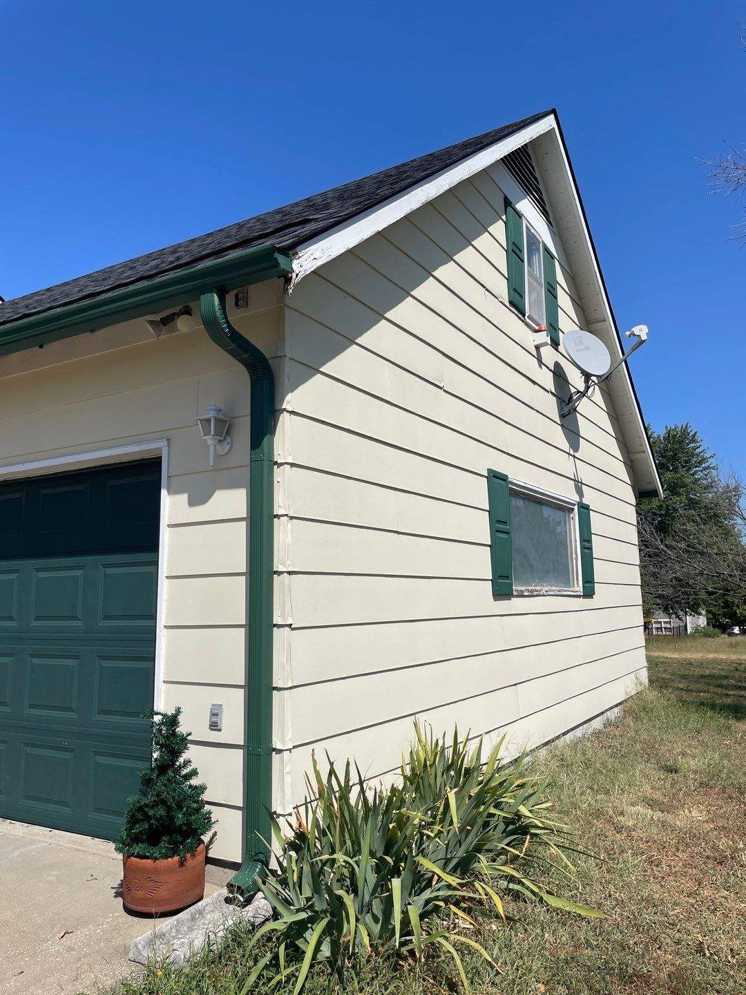 Siding Installation using Craneboard D7 by EEC Windows, Siding & Roofing