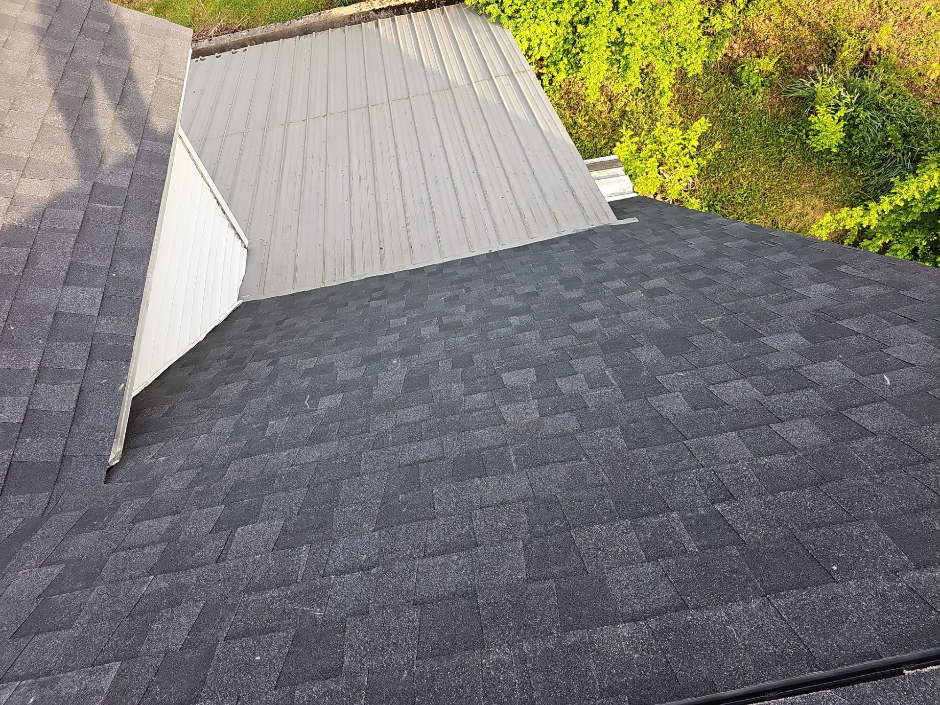 Roof Replacement Landmark PRO Charcoal Black by Winchester Roofing