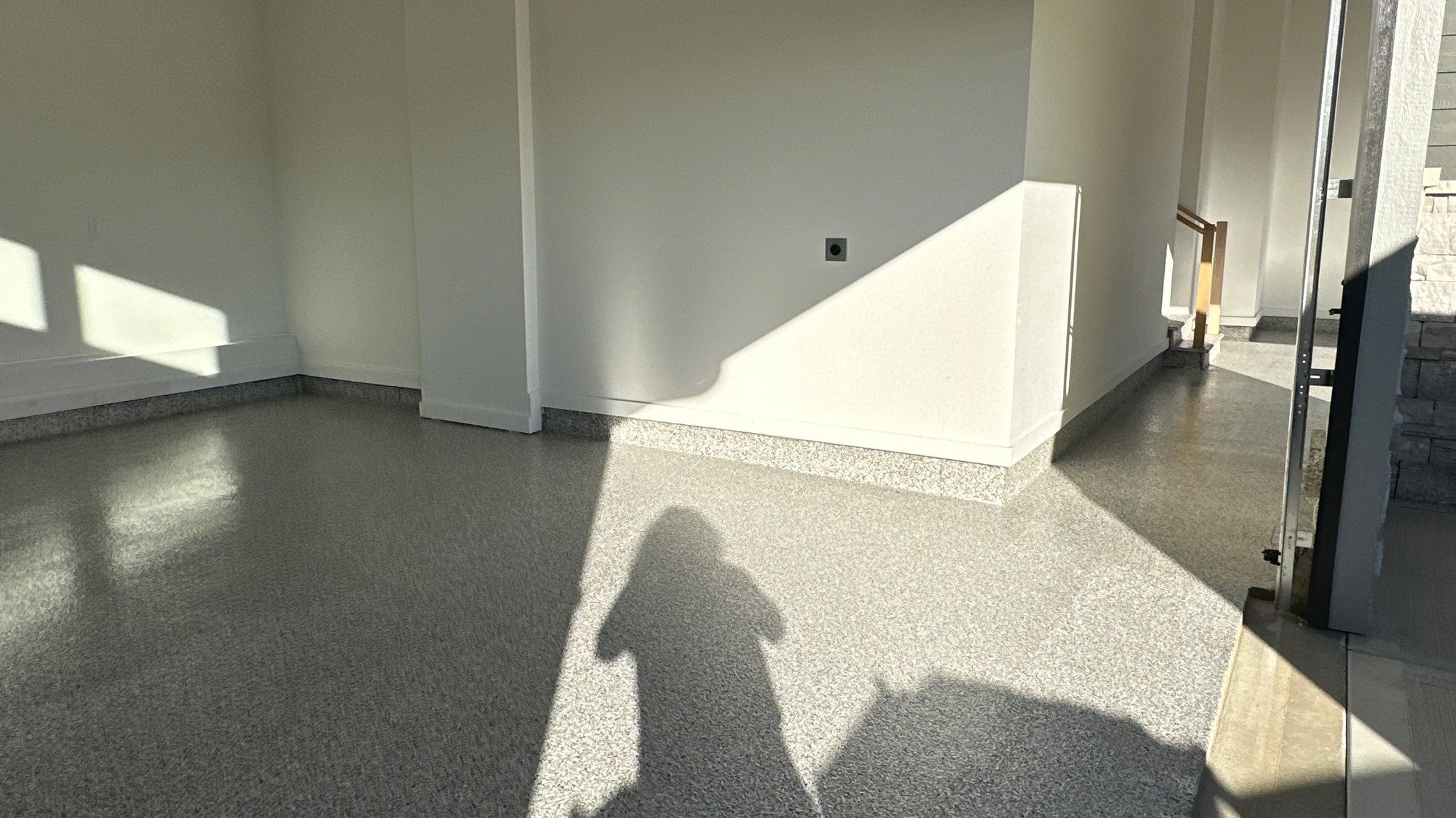 Mike M. got him self a beautiful Coyote flake floor by Banner Garage