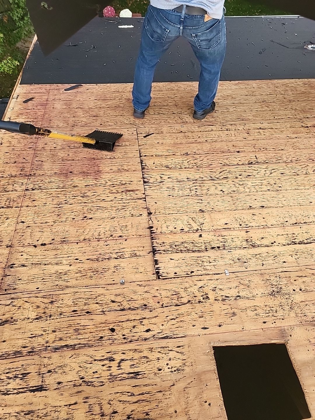 ATLAS PINNACLE COLOR: HEARTHSTONE, DRIP EDGE: BLACK by Eagle Eye Roofing