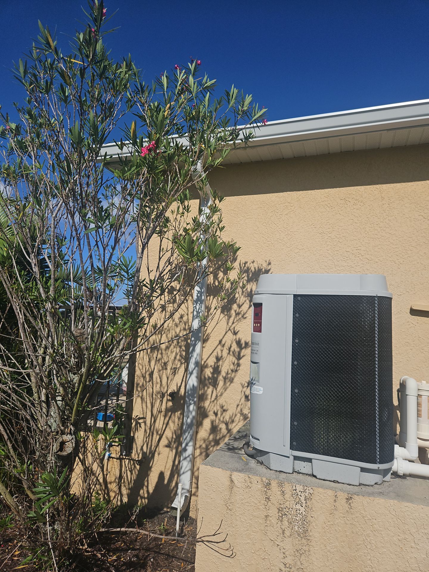 White 6 Inch Seamless Gutters using K-Style Seamless Gutters in Punta Gorda FL by Gutter Professors