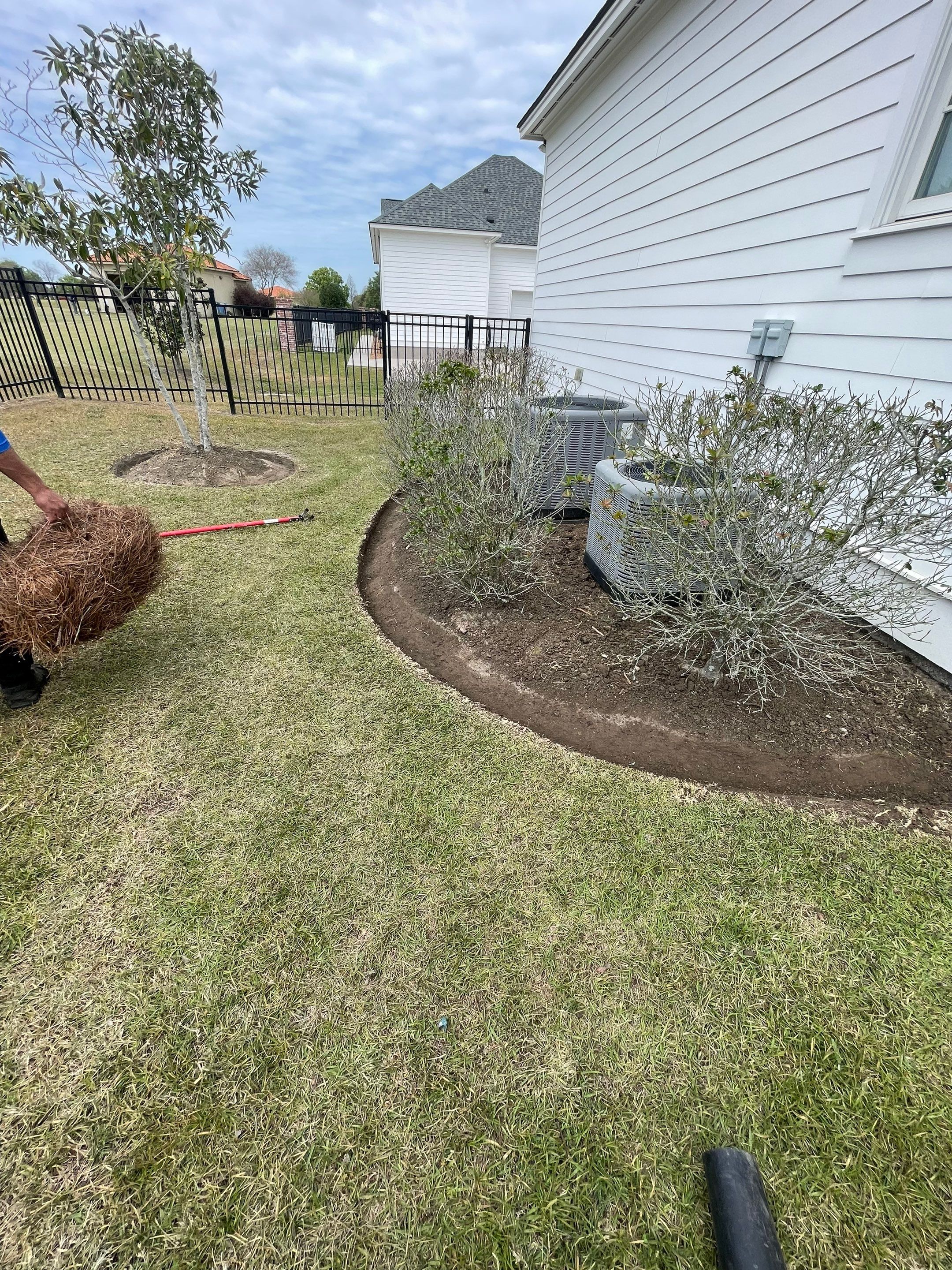 LANDSCAPE SERVICES: CUT IN BED EDGES / BED EDGE REDEFINE by CutScape, LLC.