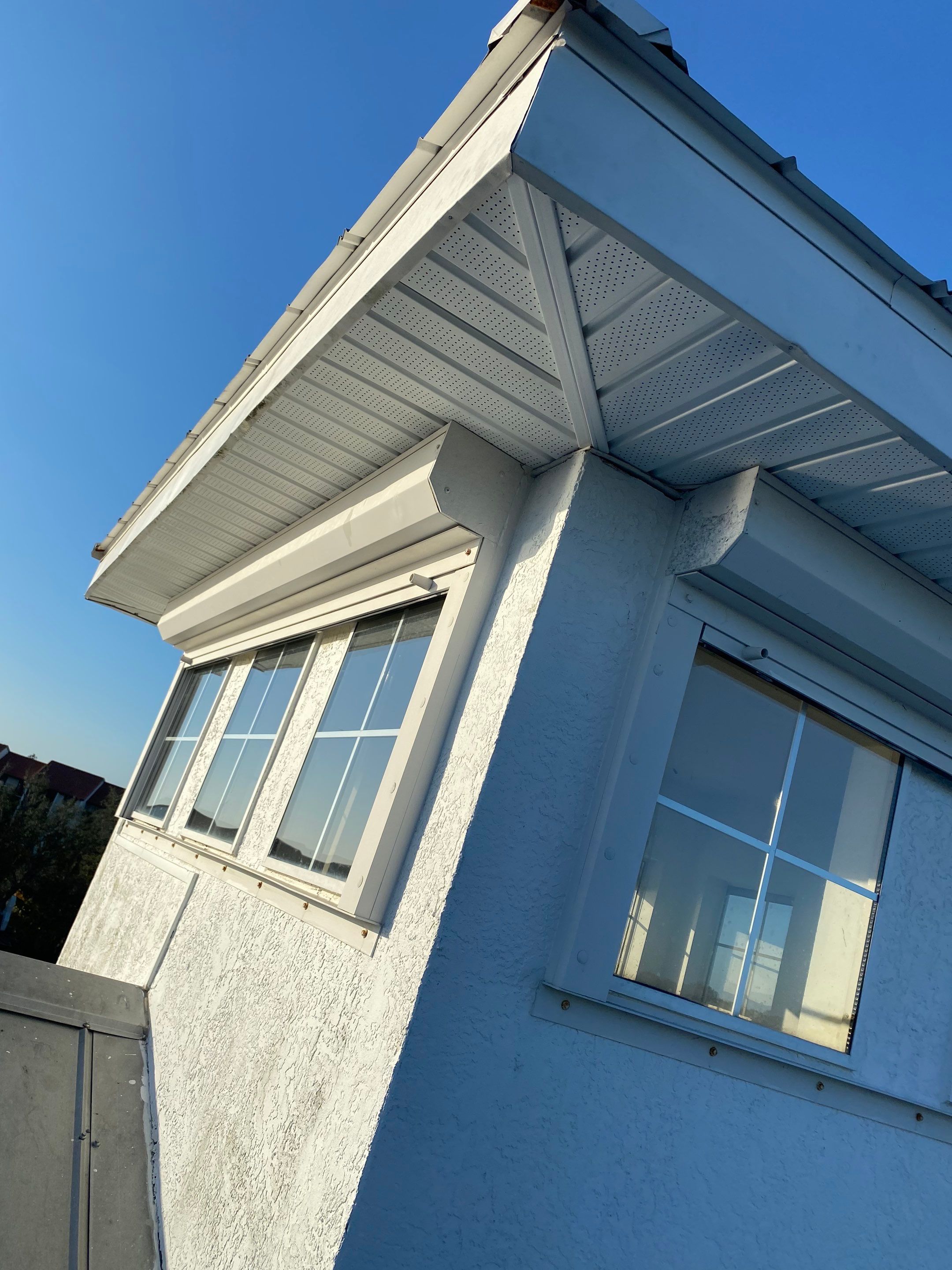 Seamless Gutter Installation for Beach Homes in Sarasota FL by Gutter Professors