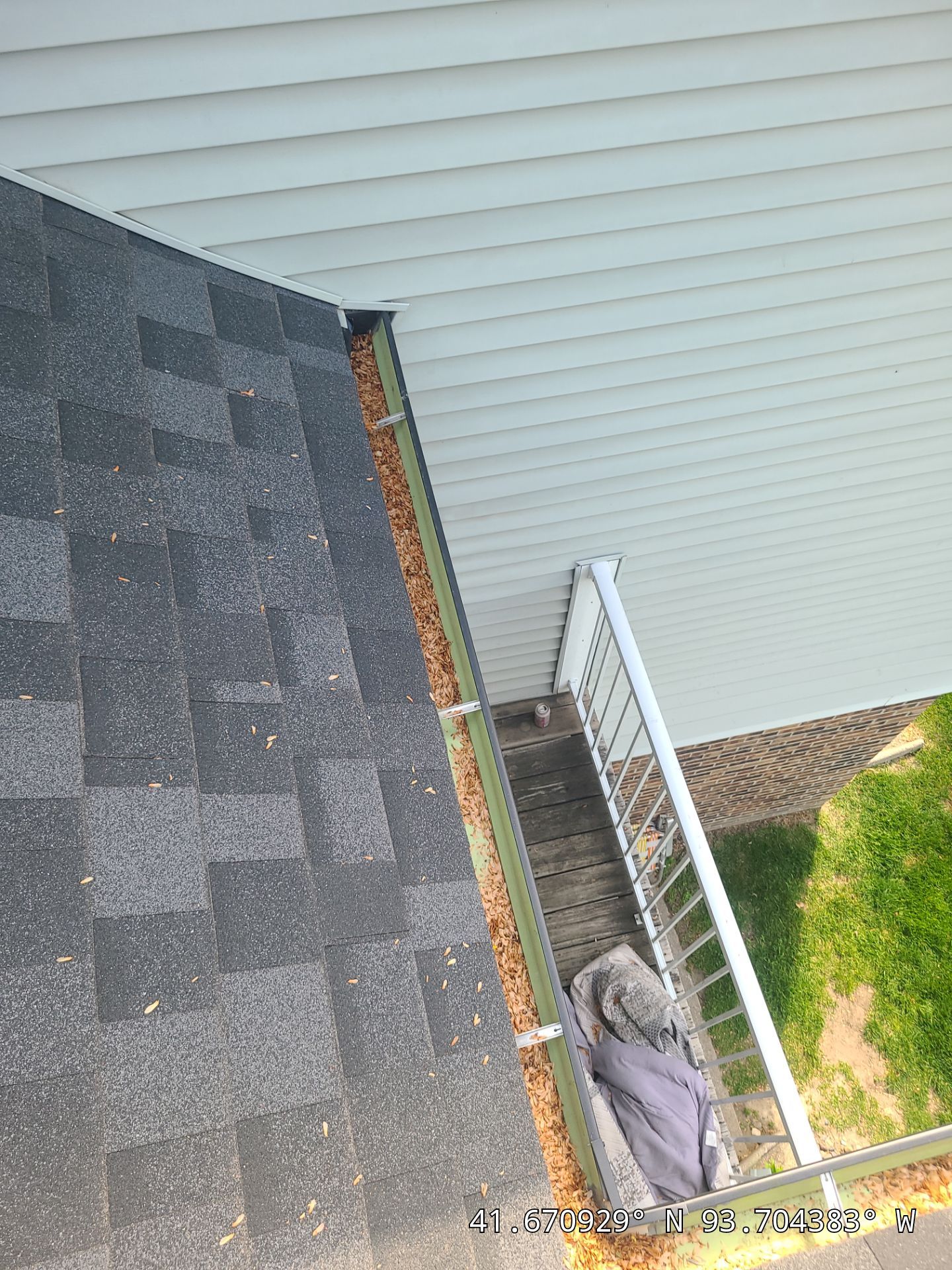 Commercial gutter cleaning Iwao before photo with filled gutters