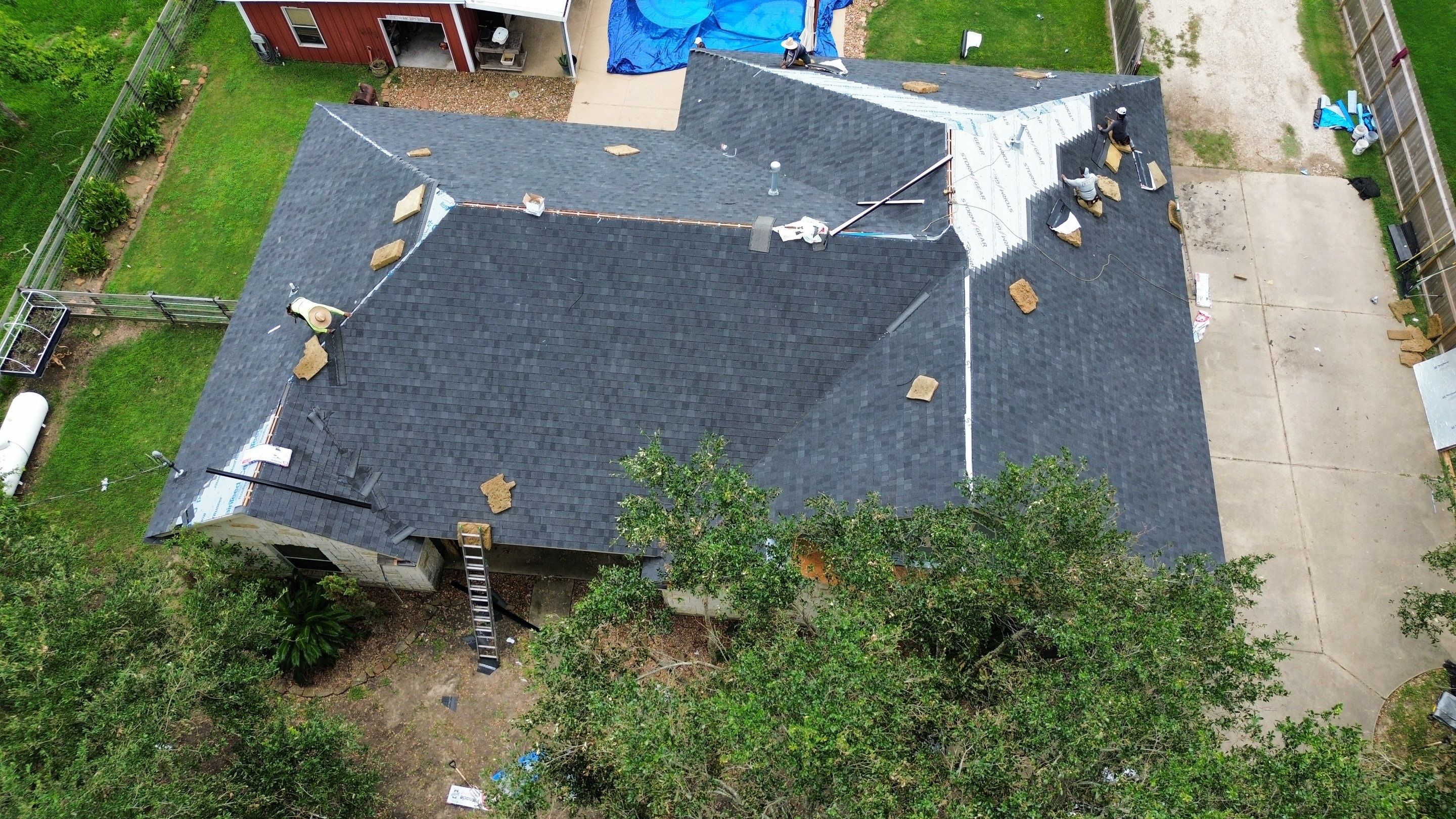 Mont Belvieu Roof Installation using Atlas Pinnacle Pristine by Modern BYLT Roofing & Construction