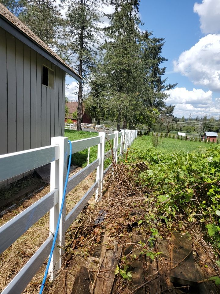Vinyl Fence Wash using Surfactant by Willamette Outdoor Wash LLC