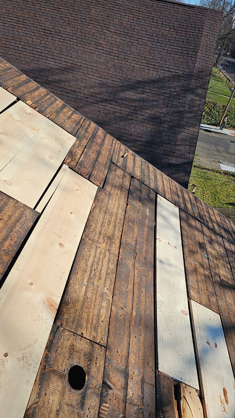 ATLAS PINNACLE COLOR: BURNT HICKORY DRIP EDGE: WHITE by Eagle Eye Roofing