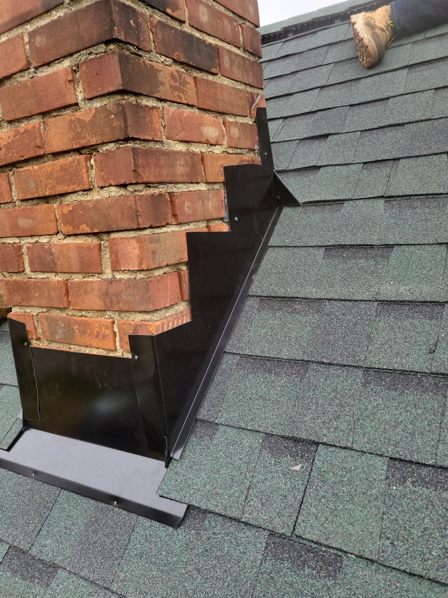Atlas Pinnacle, Color, Woodland Green, Drip Edge, Color, White by Eagle Eye Roofing