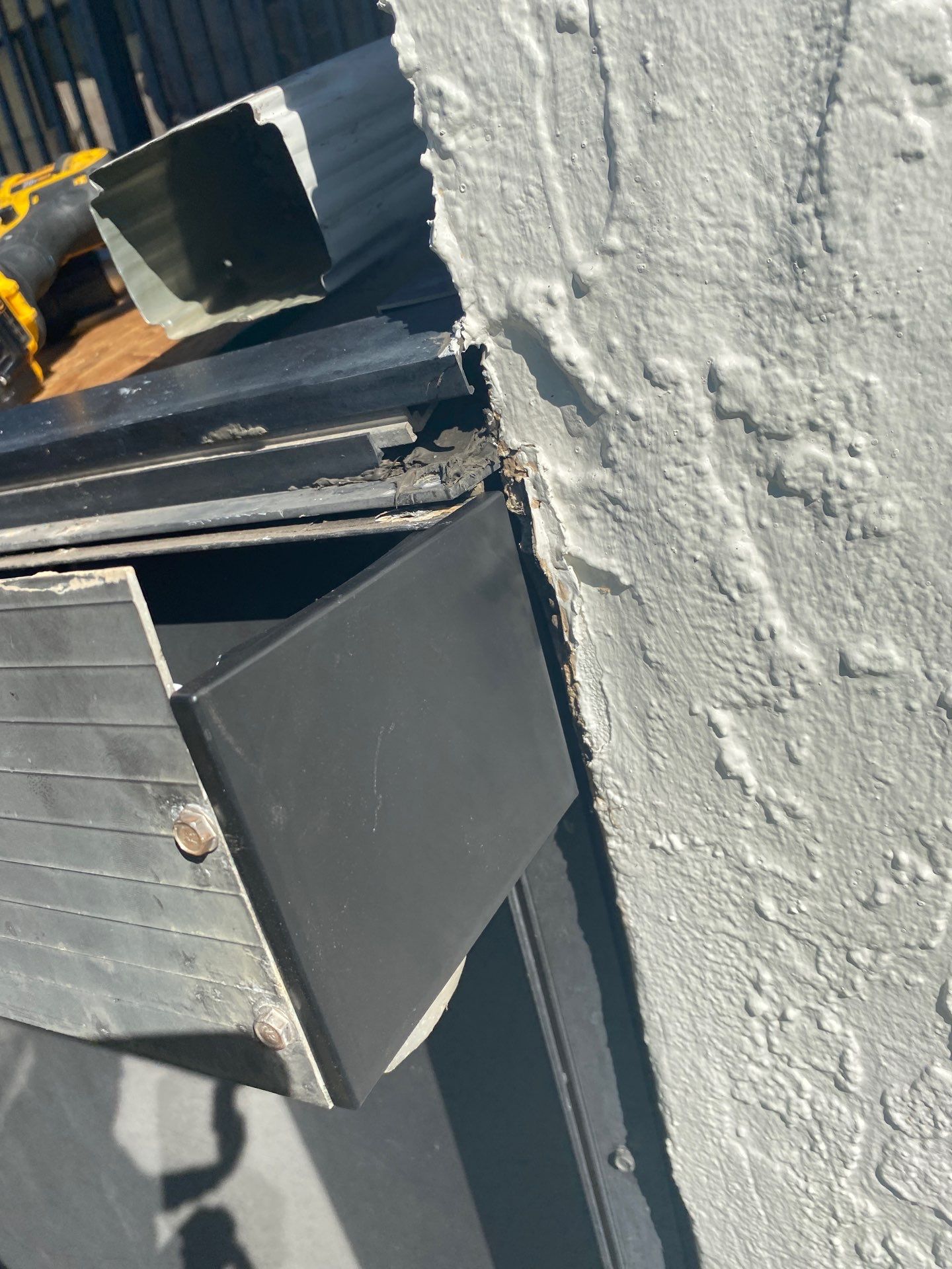 Gutter cleaning all buildings are the same for 6 units in Fort Myers FL by Gutter Professors