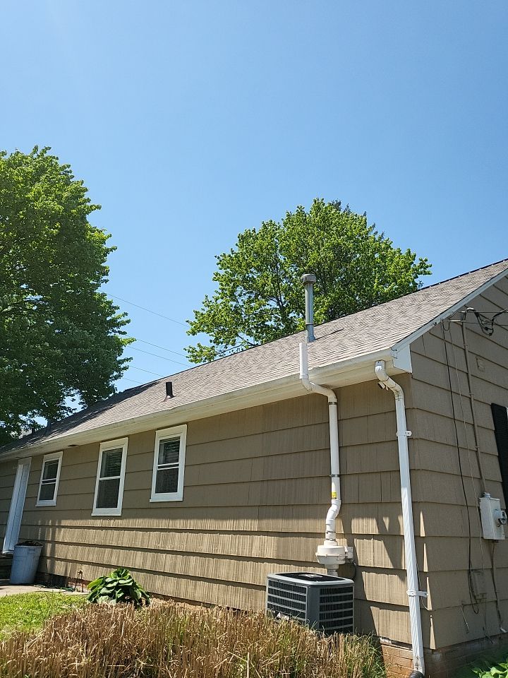 ATLAS PINNACLE COLOR: WEATHERED SHADOW by Eagle Eye Roofing