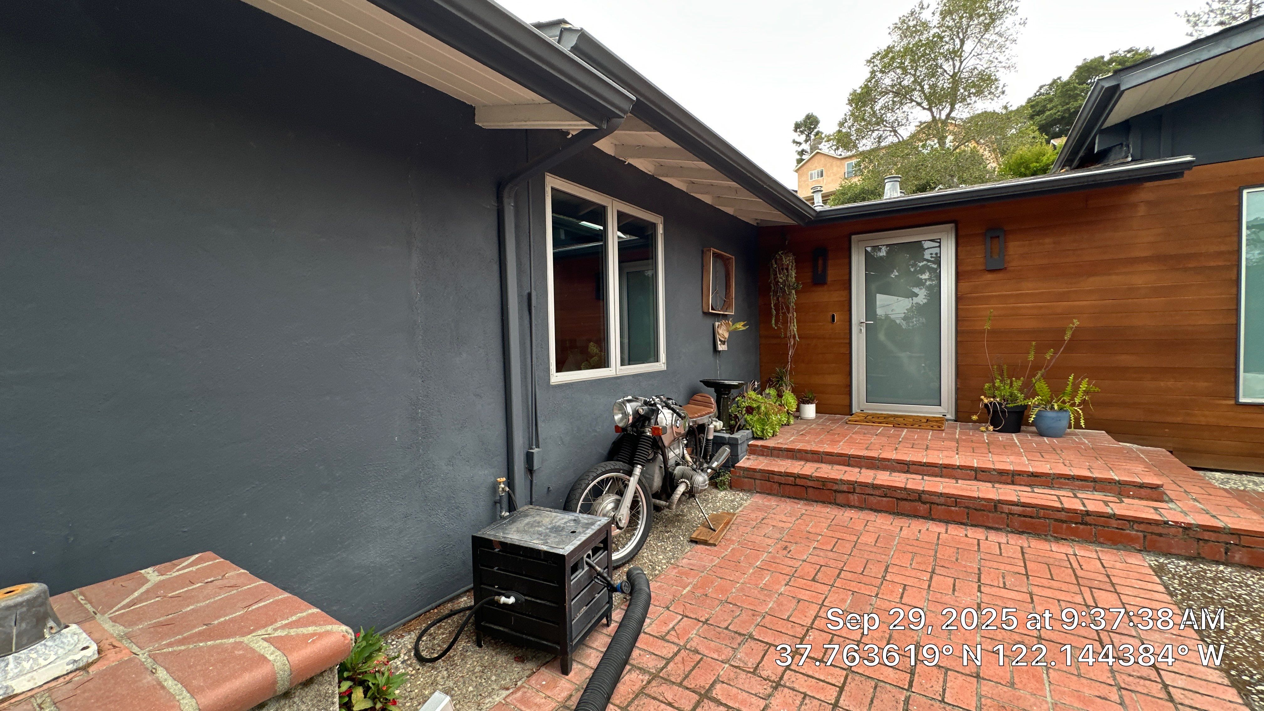 modern painting Exterior modern painting by Herrera’s Bay Area Painting inc.