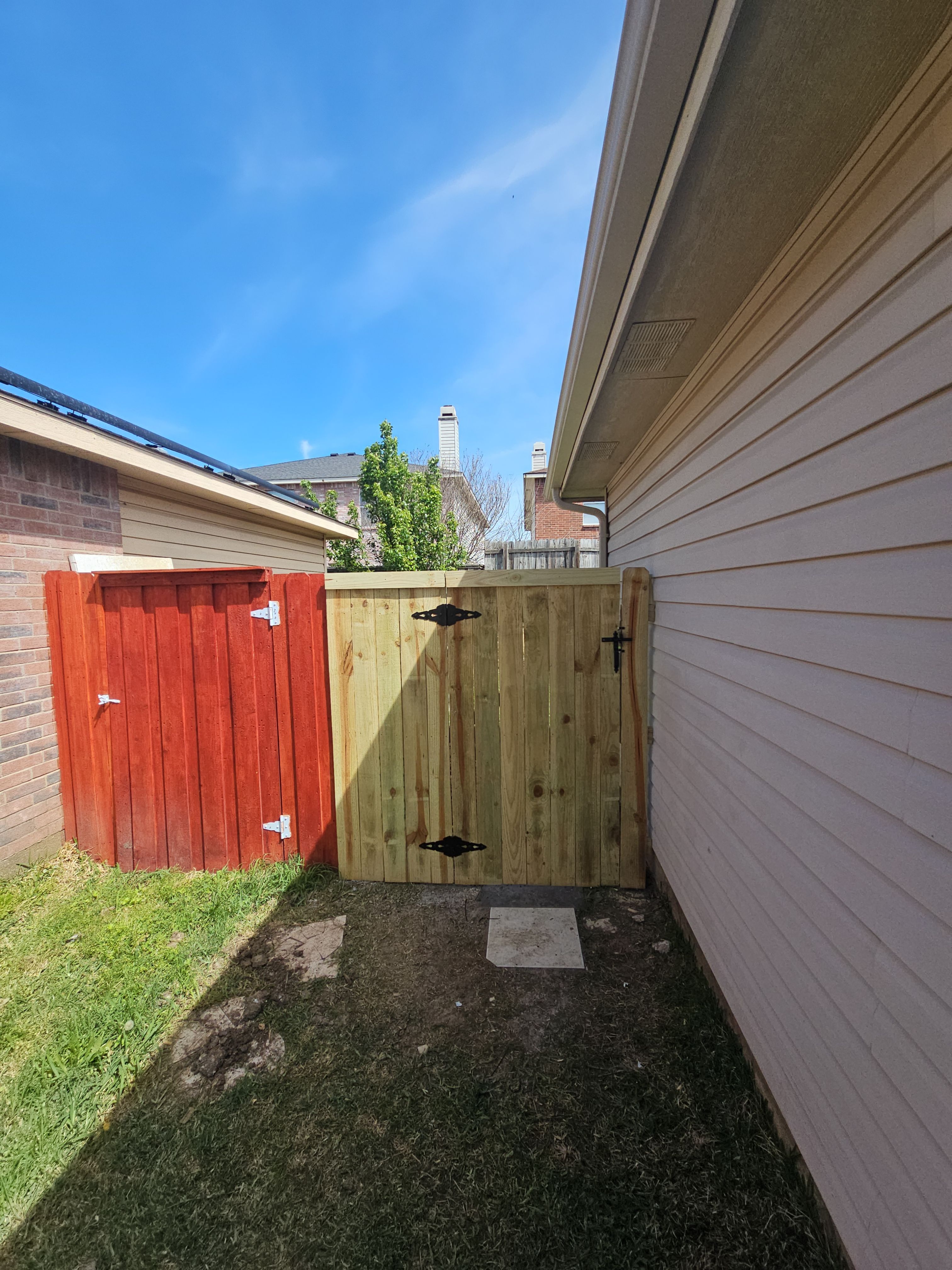 robledolinda-Patio Cover & Fence by road roofing llc