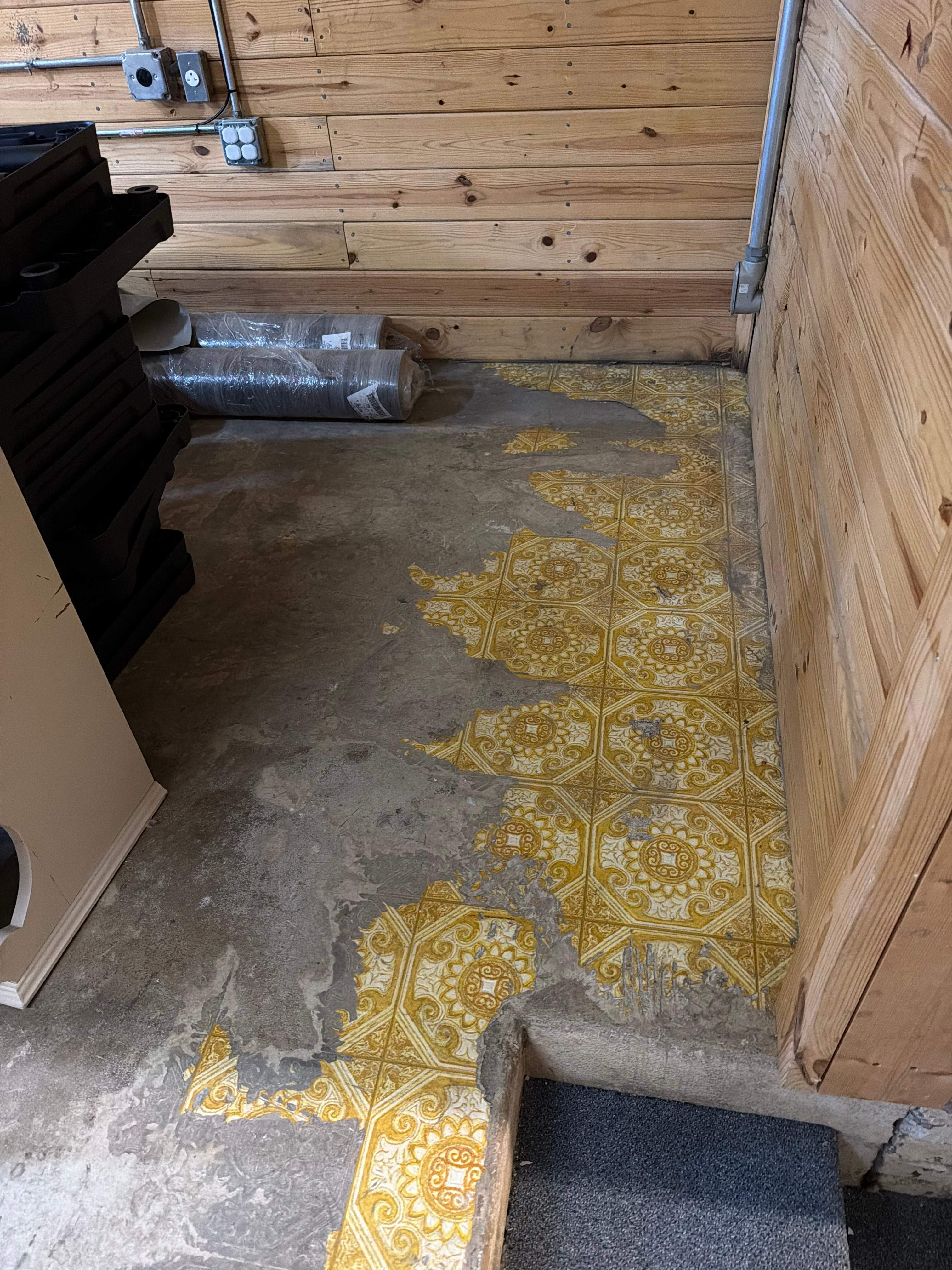 Commercial Epoxy Flake Floor Coating in Emmetsburg, Iowa by Select Painting, Coatings & Garage Cabinets