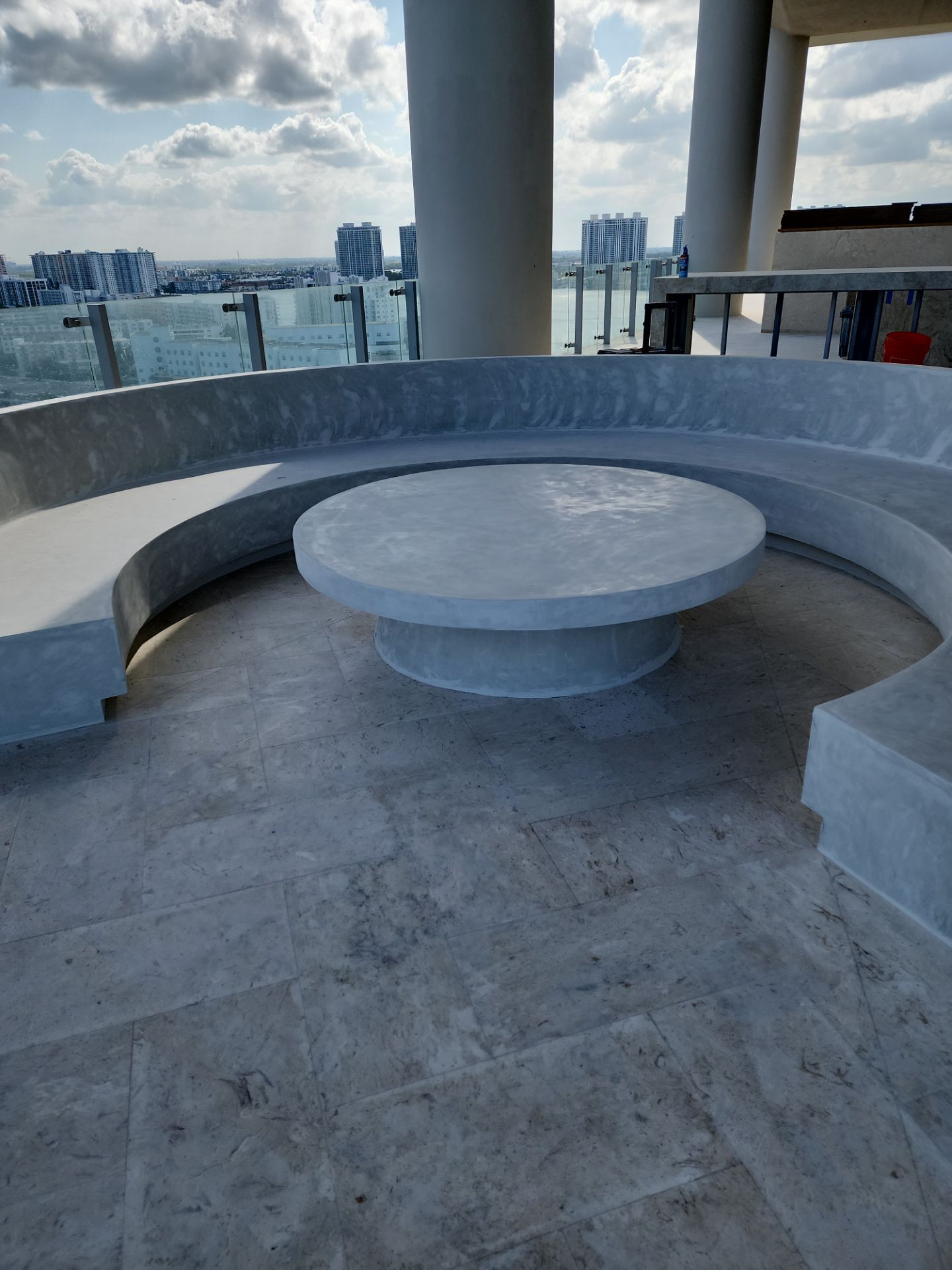 Microtopping over Furniture by Seamless Surfaces