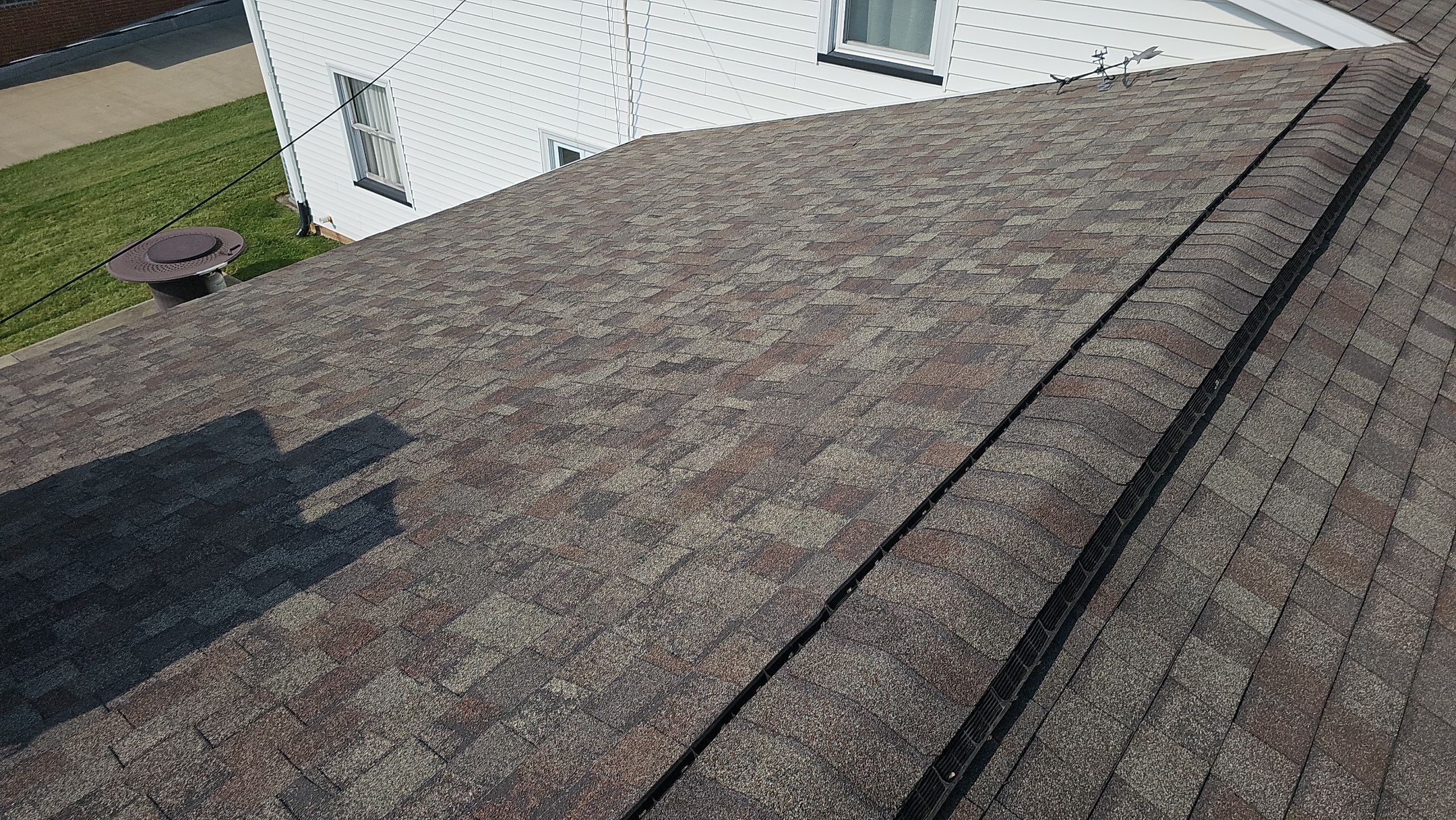 ATLAS PINNACLE COLOR: WEATHERWOOD DRIP EDGE: WHITE by Eagle Eye Roofing