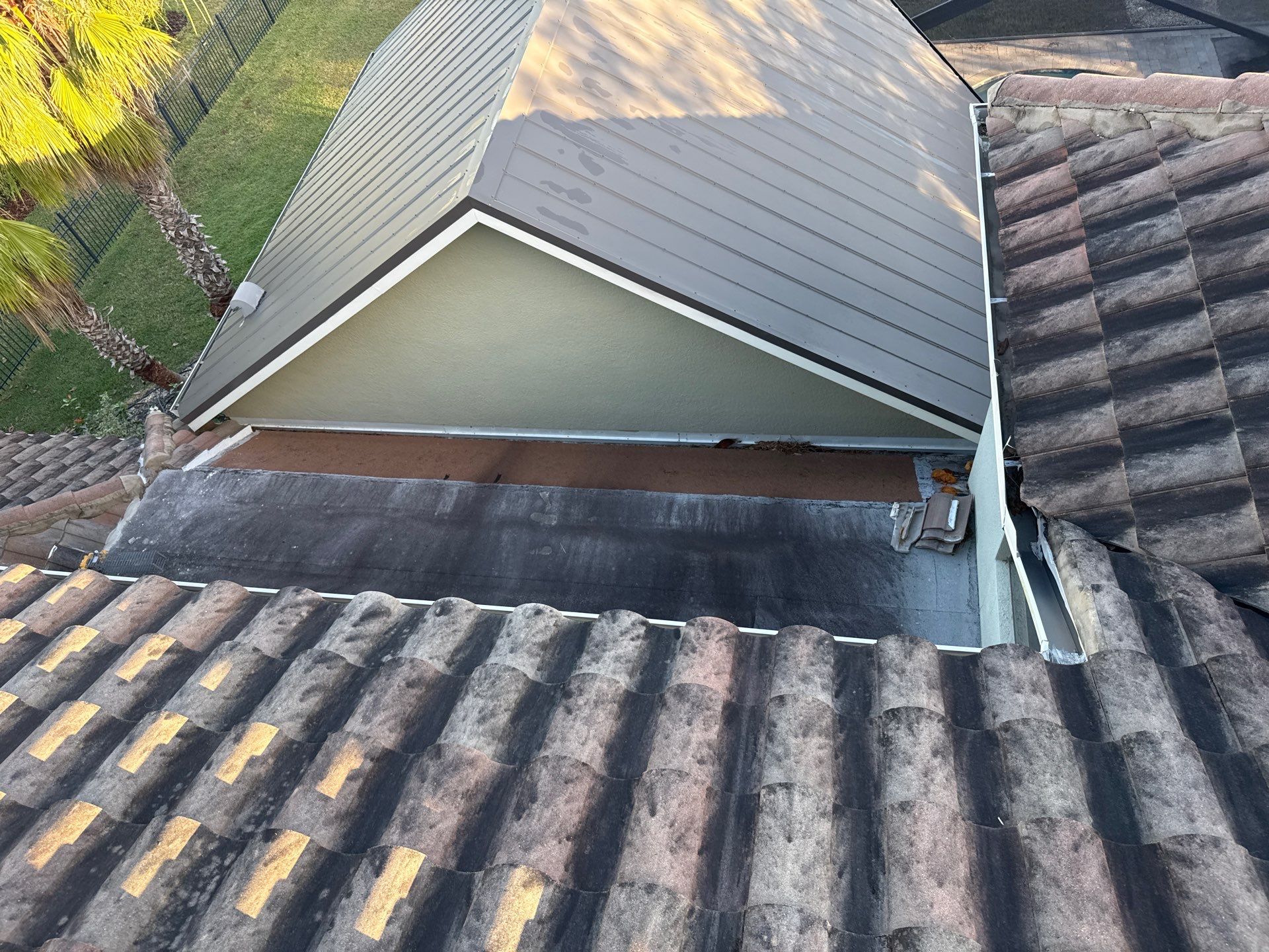 Roof Cleaning & Pool Deck Cleaning! Winding River, Bradenton, FL by Sunshine AquaWash