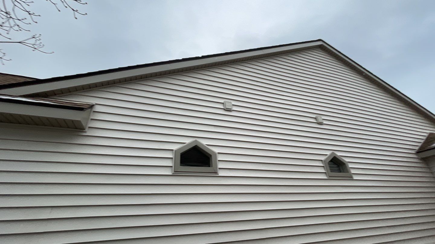 Siding Replacement using CertainTeed Restoration Classic D5 by 180 Contractors