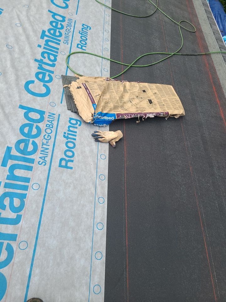 Vienna: CertainTeed Landmark Pro Architectural Shingles in Max Def Pewterwood by RM Banning, Inc.