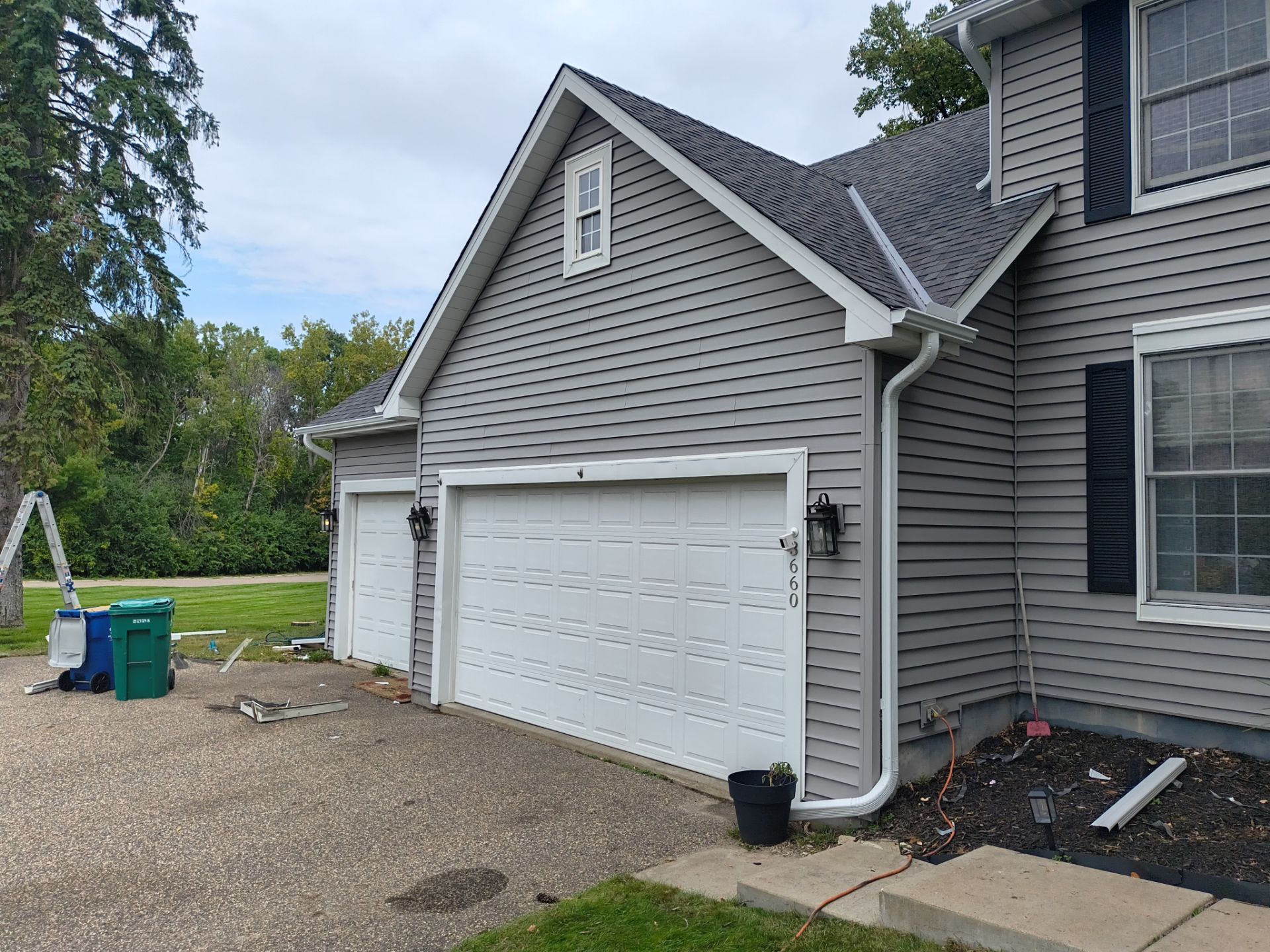 5-Inch Seamless Gutters with Leaf Exterminator – Plymouth, MN by Next Level Seamless Gutters / Exteriors Inc.