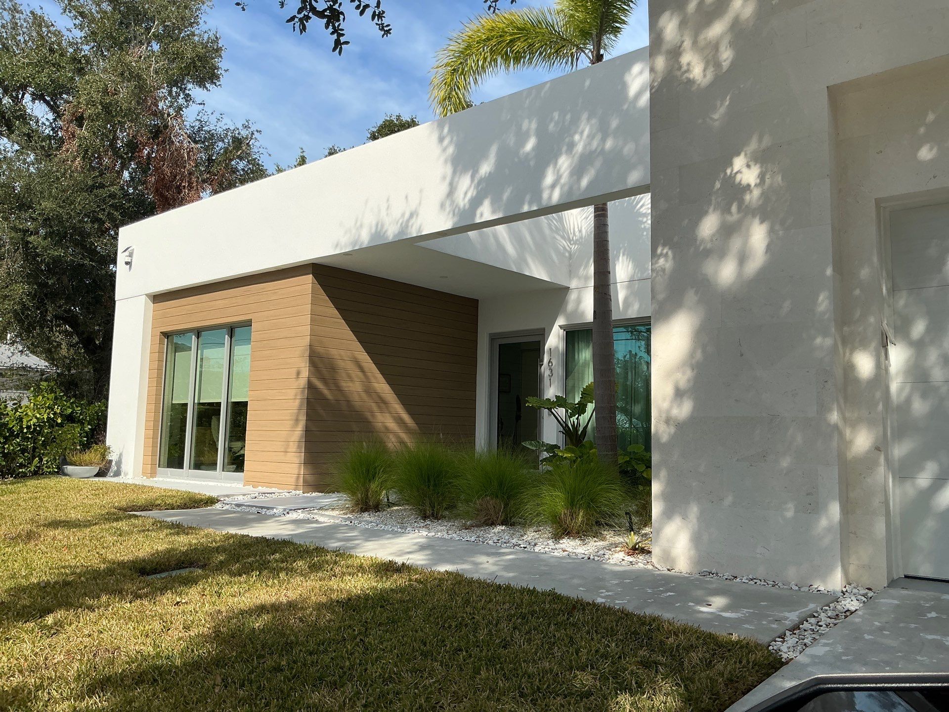 7 inch seamless gutters using smooth box gutters in Sarasota FL by Gutter Professors