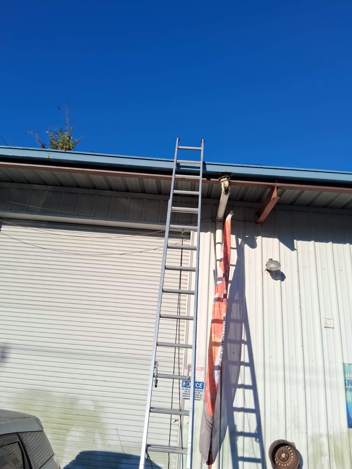 Clean Gutters and Seal Seams in Lakeland FL by Gutter Professors
