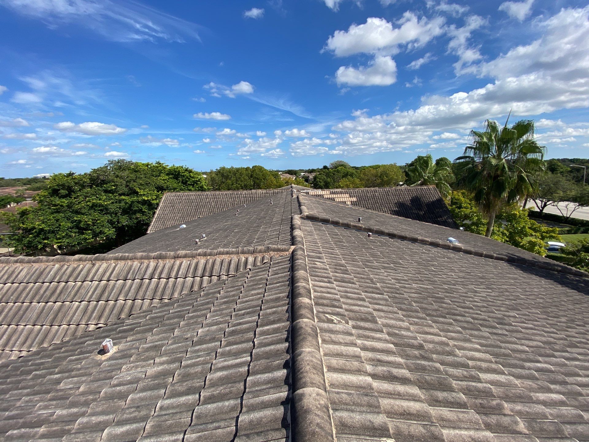Commercial Roof Cleaning Coral Springs by BKB Pressure Cleaning LLC