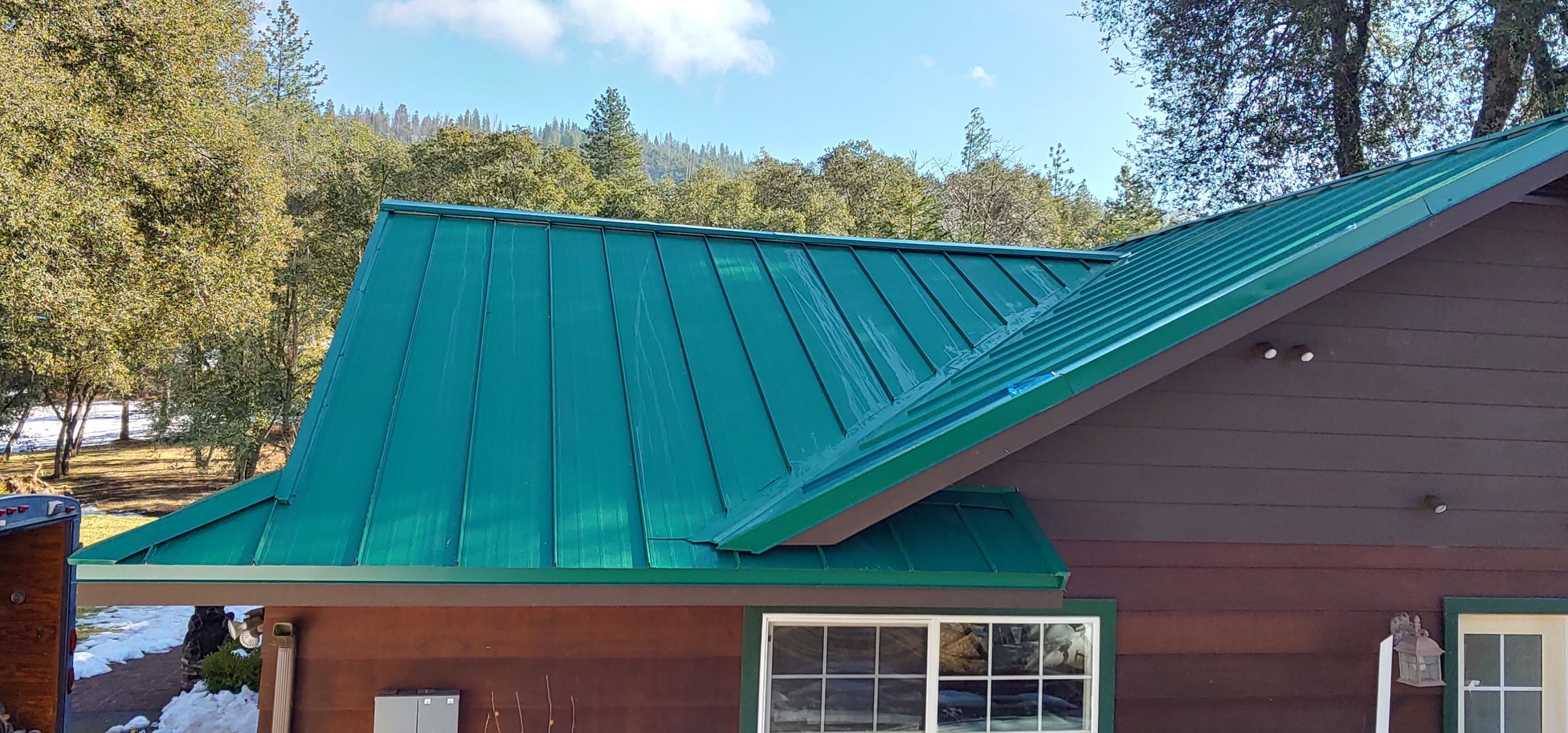 Metal roofing installation using Standing seam metal roofing system by Straight Edge Roofing Inc