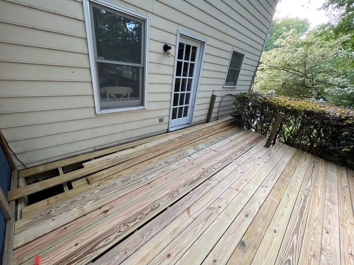Oak Leaf Circle - Deck Installation  by Pillar and Pine