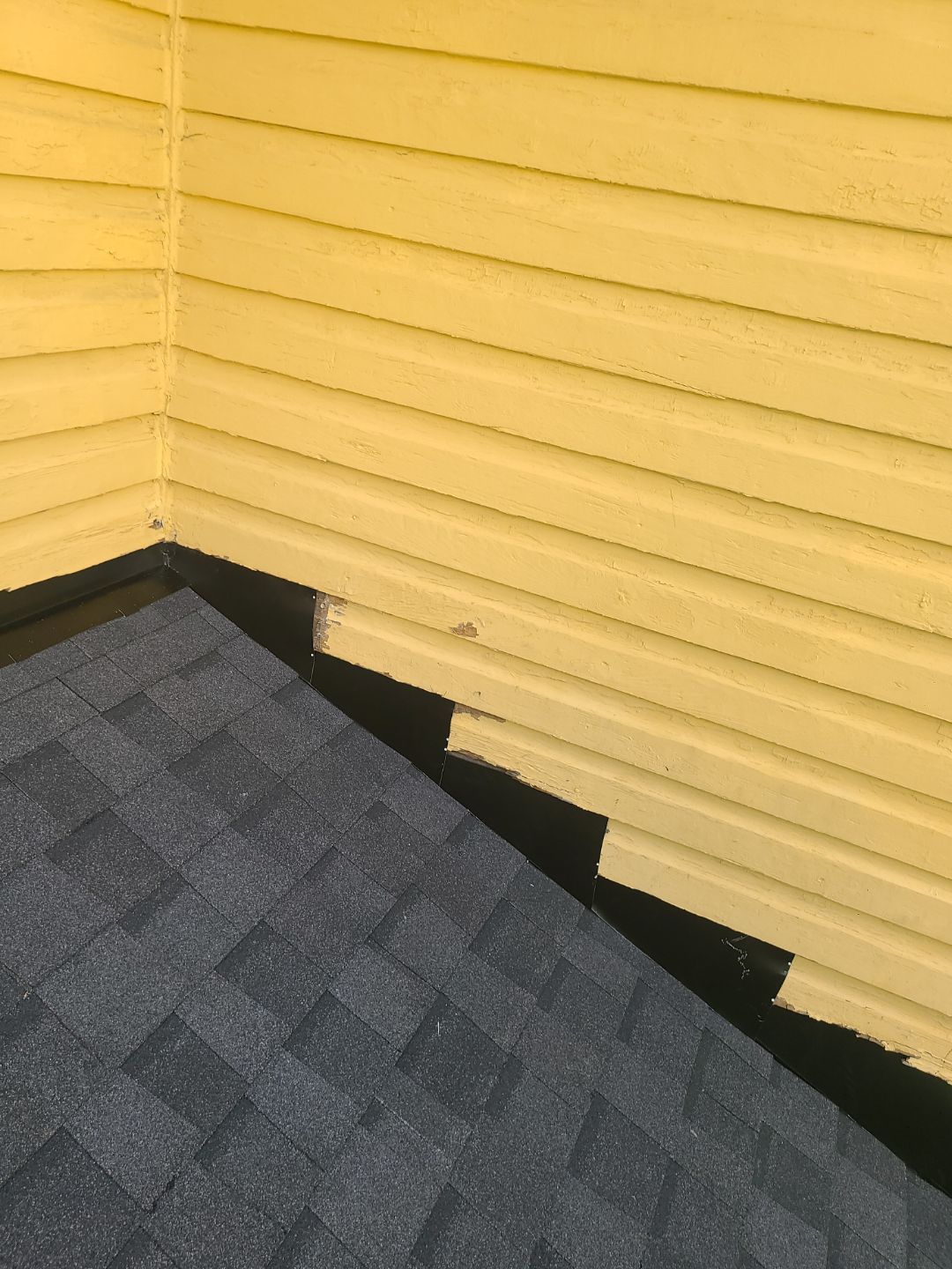 Arlington: CertainTeed Landmark Designer Shingles in Moire Black by RM Banning, Inc.