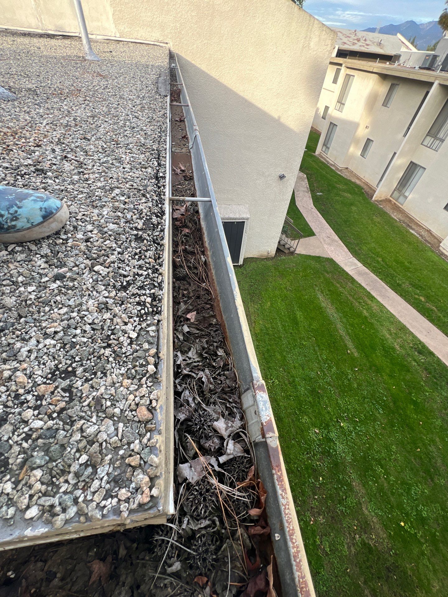 Commercial gutter cleaning Pasadena & San Gabriel Valley, CA before photo with filled gutters