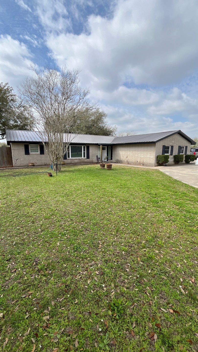 Beeville Backporch sittin' by Bayfront Roofing and Construction