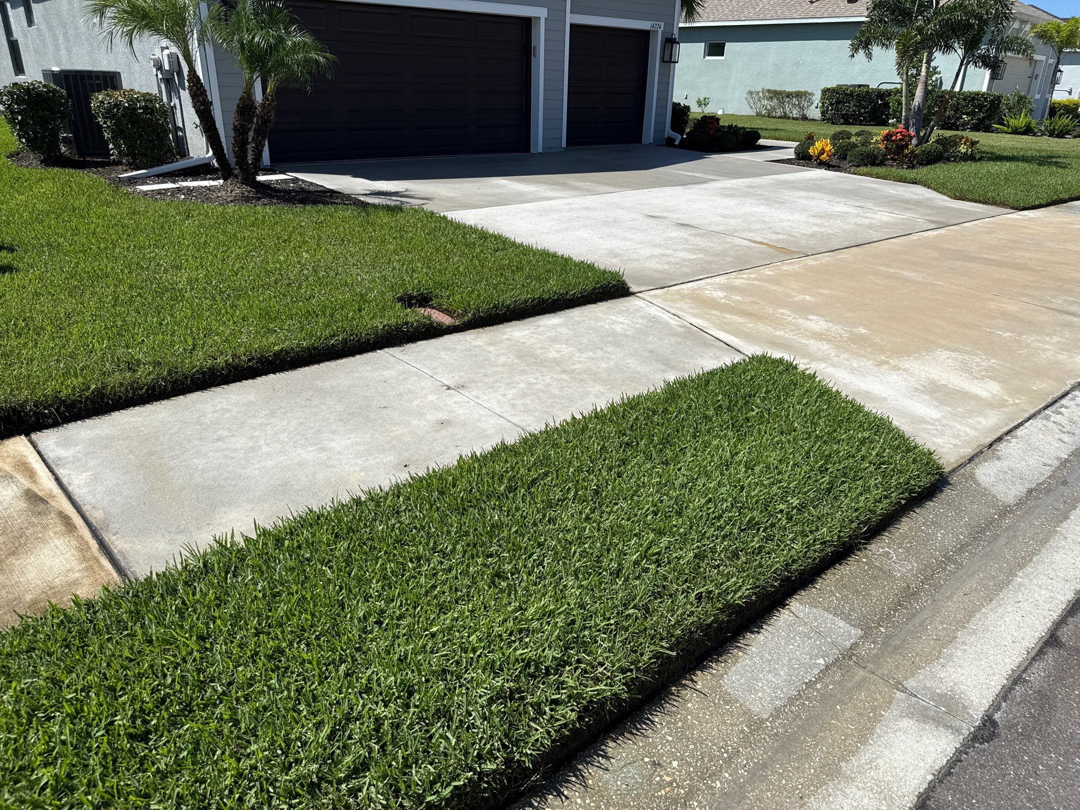 Concrete Driveway & Sidewalk Cleaning — Canoe Creek Community, Parrish, FL by Sunshine AquaWash