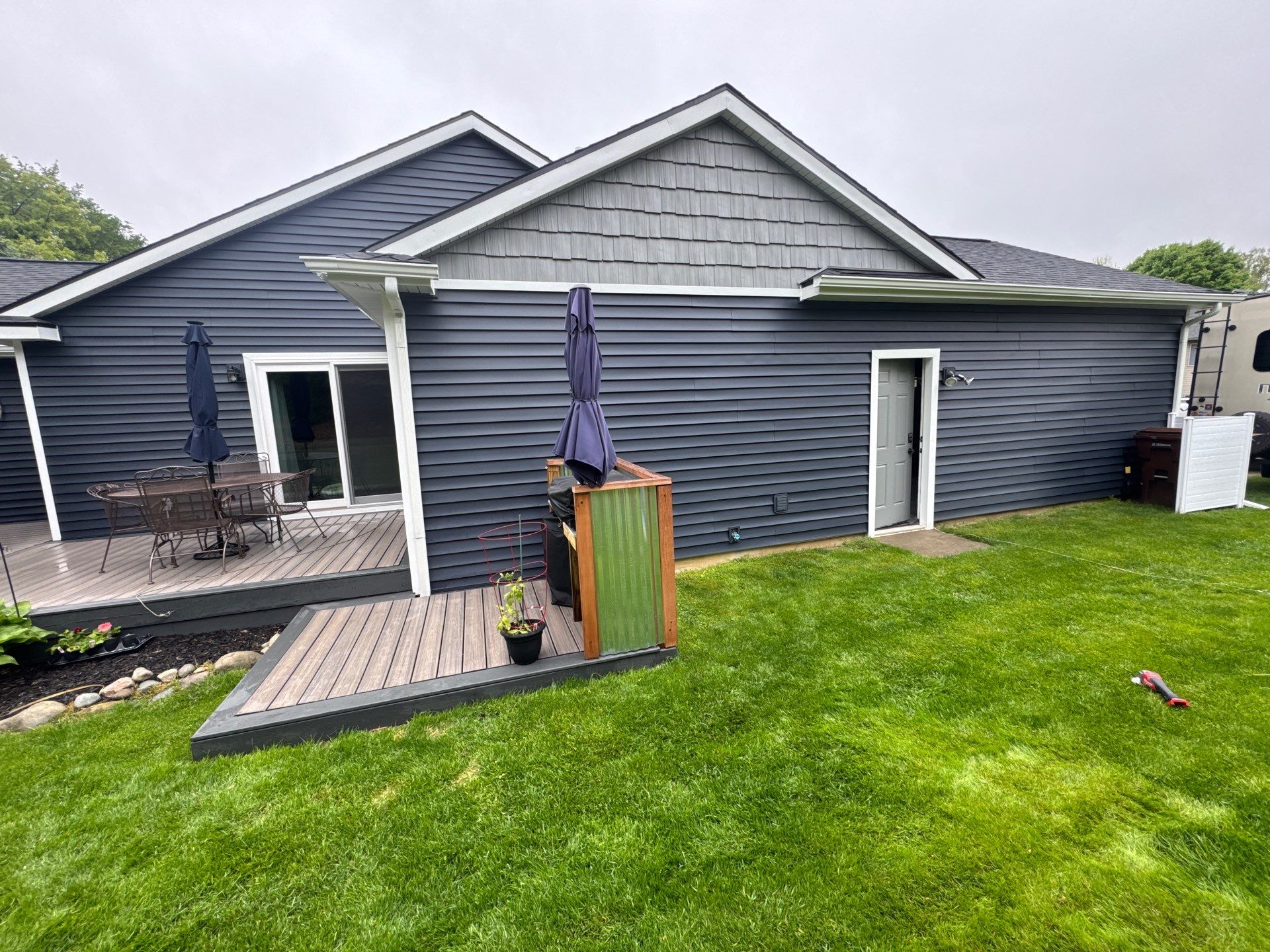 Siding Replacement using Alside Charter Oak D4.5" Riveria Dusk by 180 Contractors